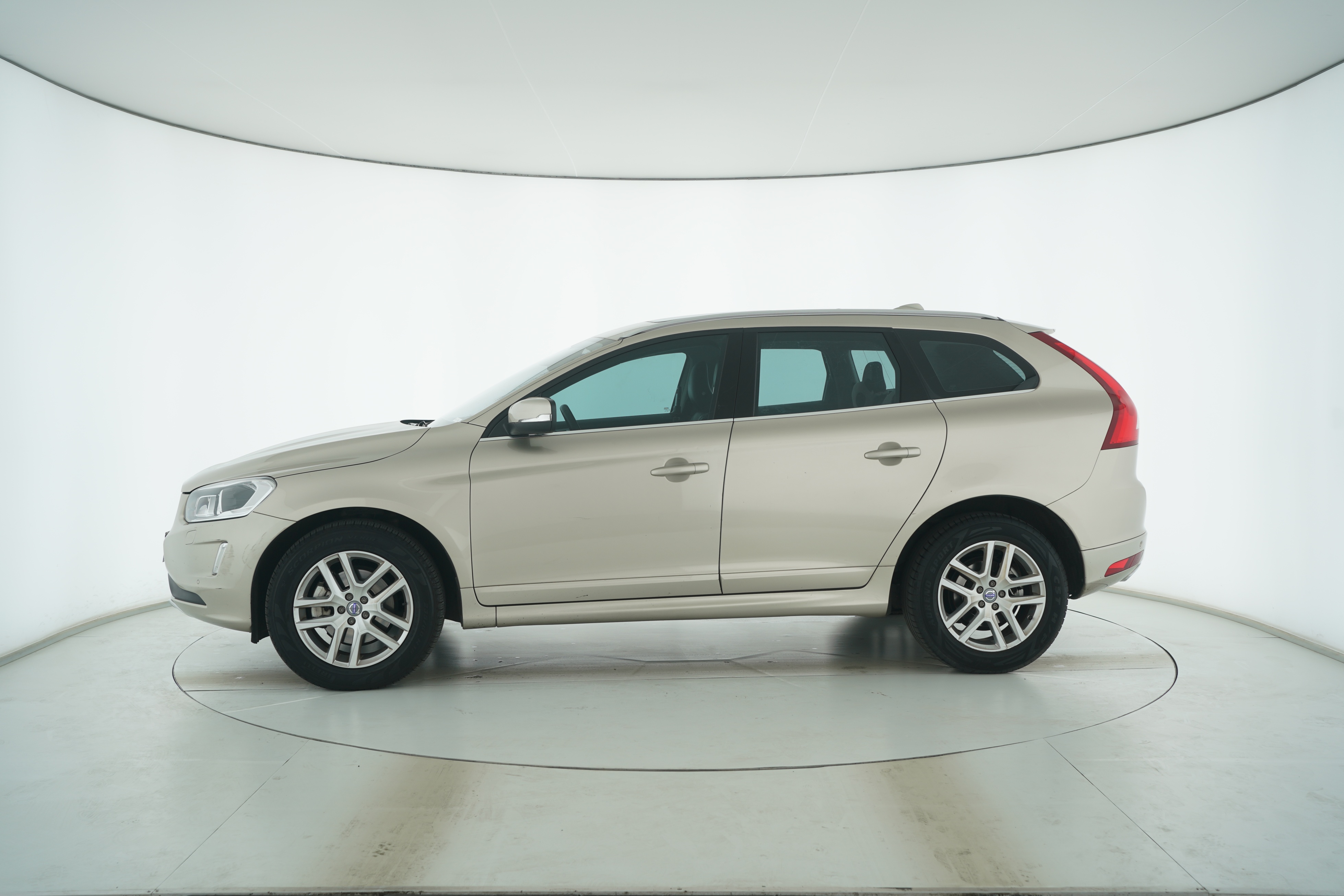 VOLVO XC60 2017 — фото 7