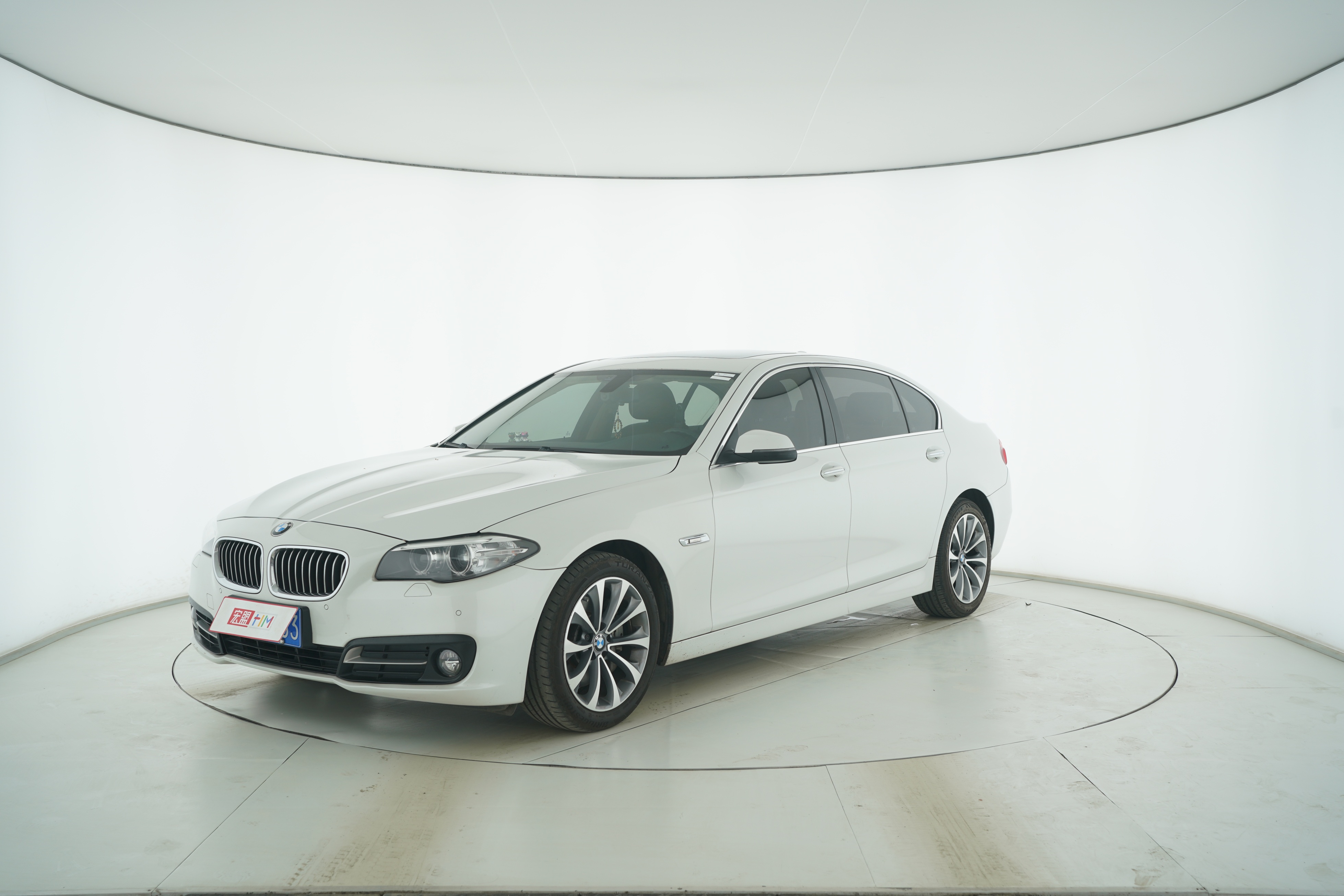 BMW 5 Series 2017 — фото 1