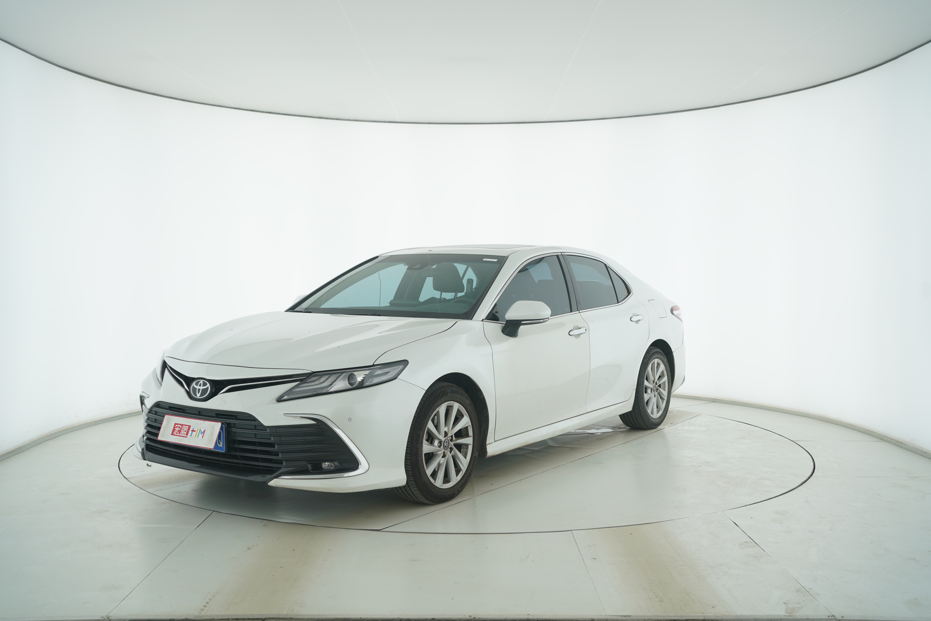 Toyota Camry 2021 — фото 1