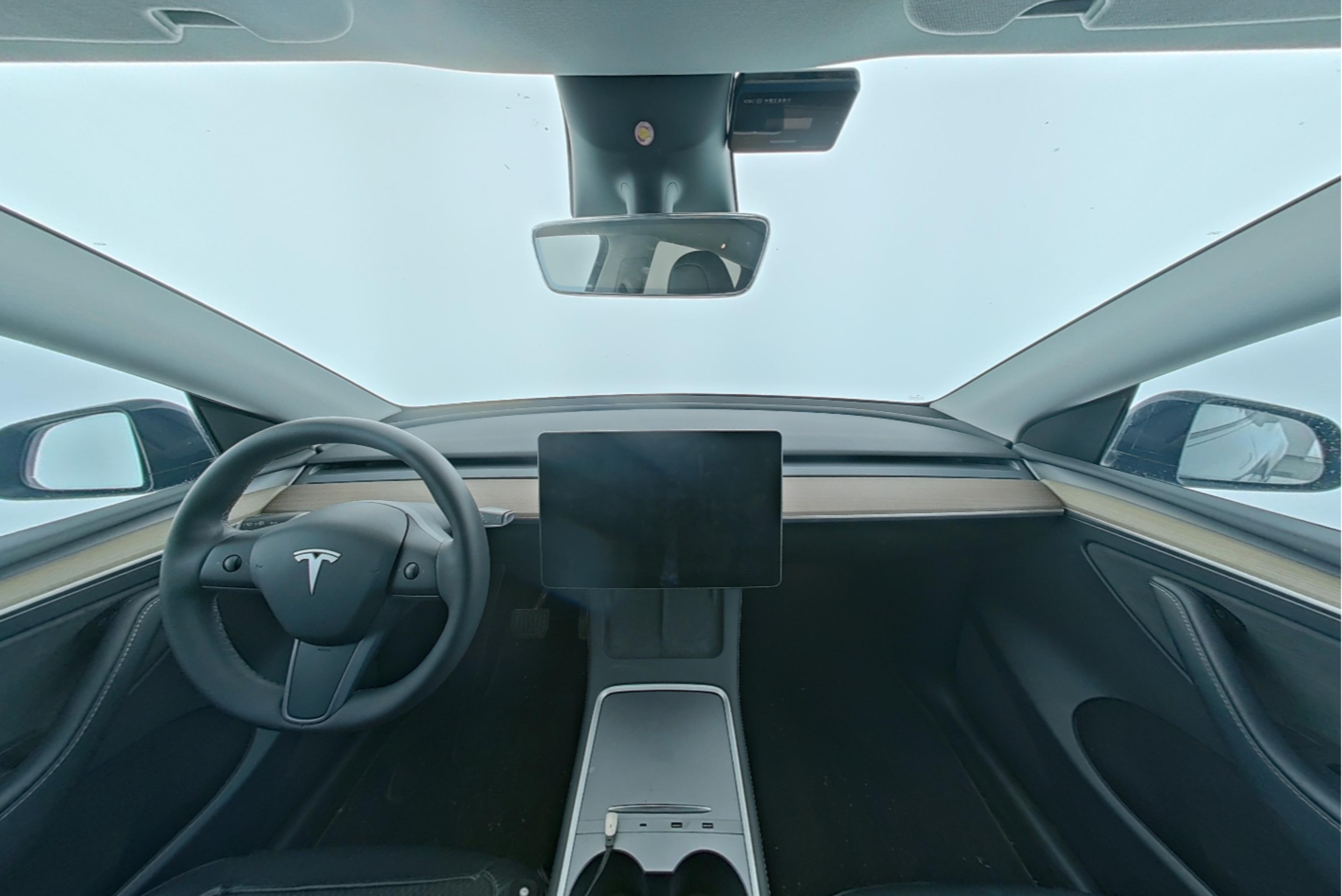 Tesla Model Y 2022 — фото 9