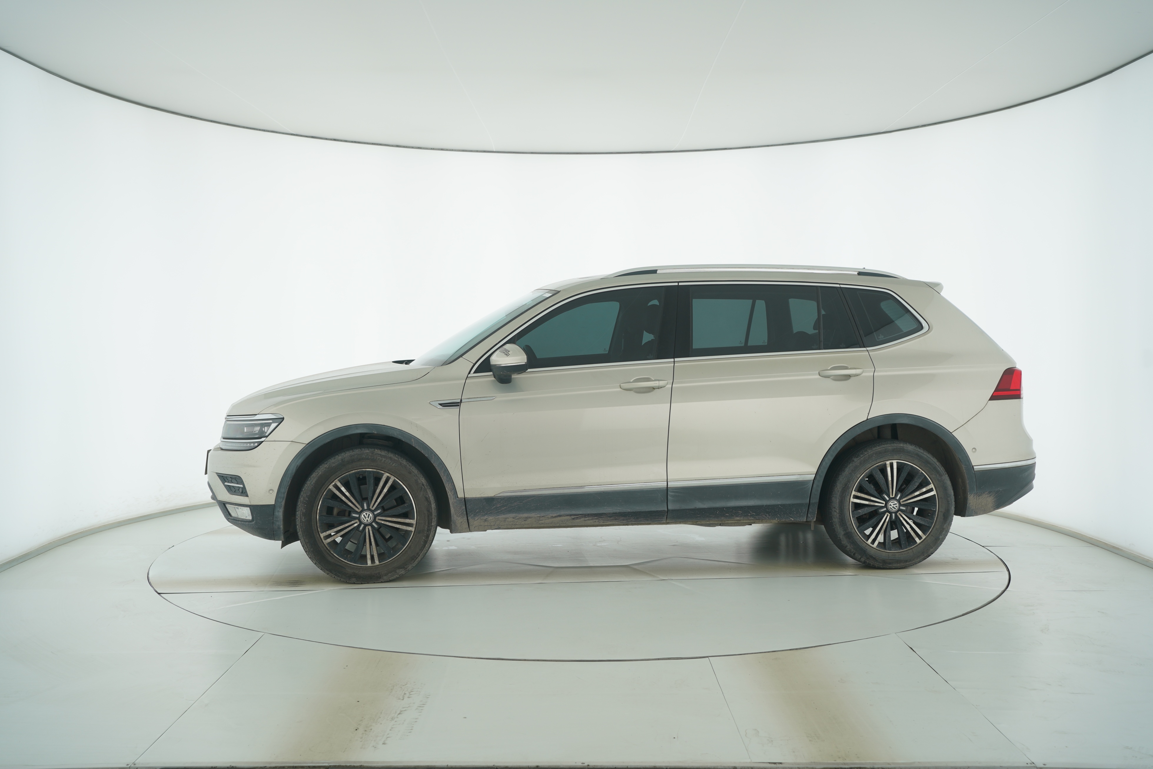 Volkswagen Tiguan L 2017 — фото 7