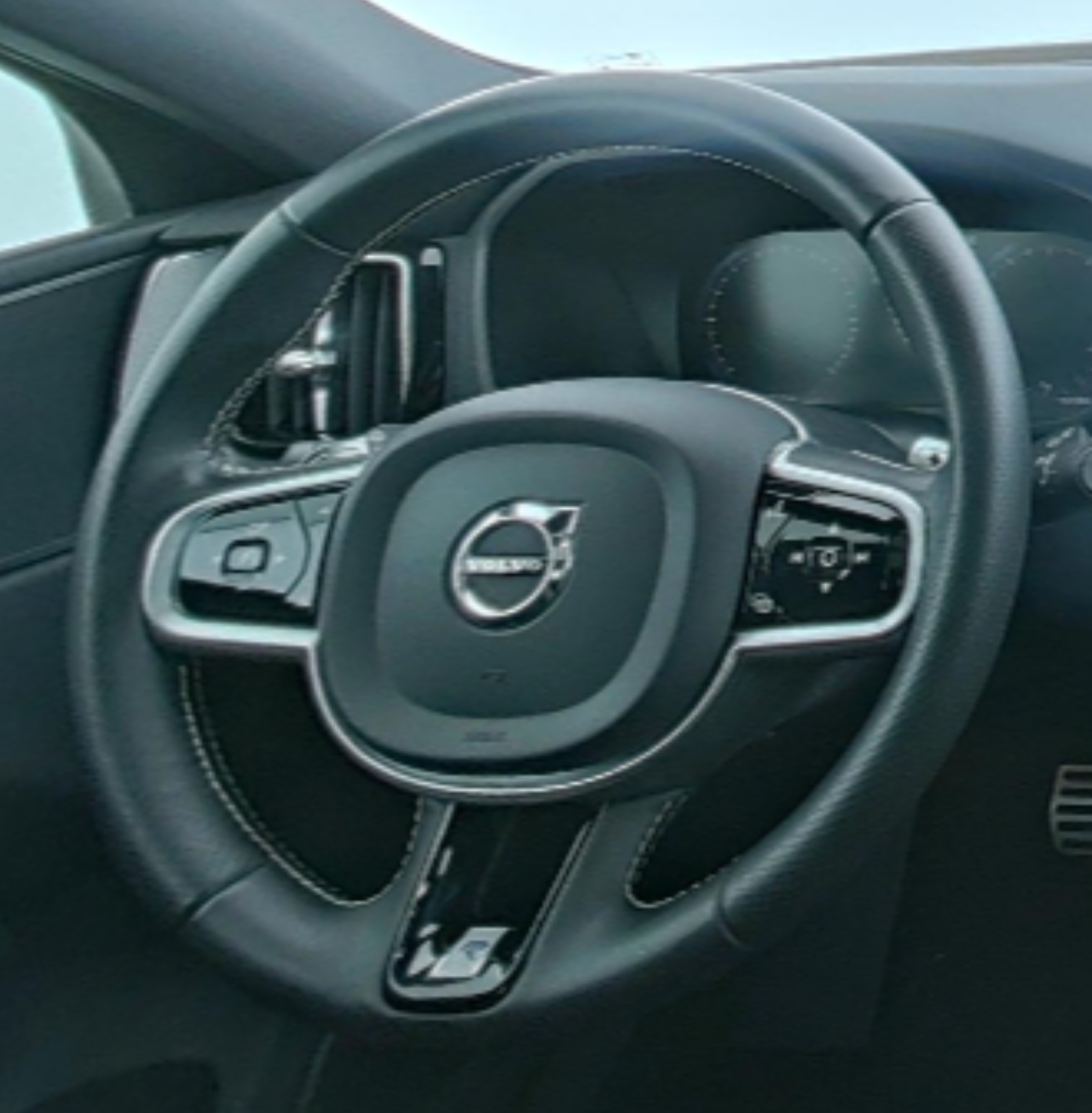 VOLVO XC60 2019 — фото 10