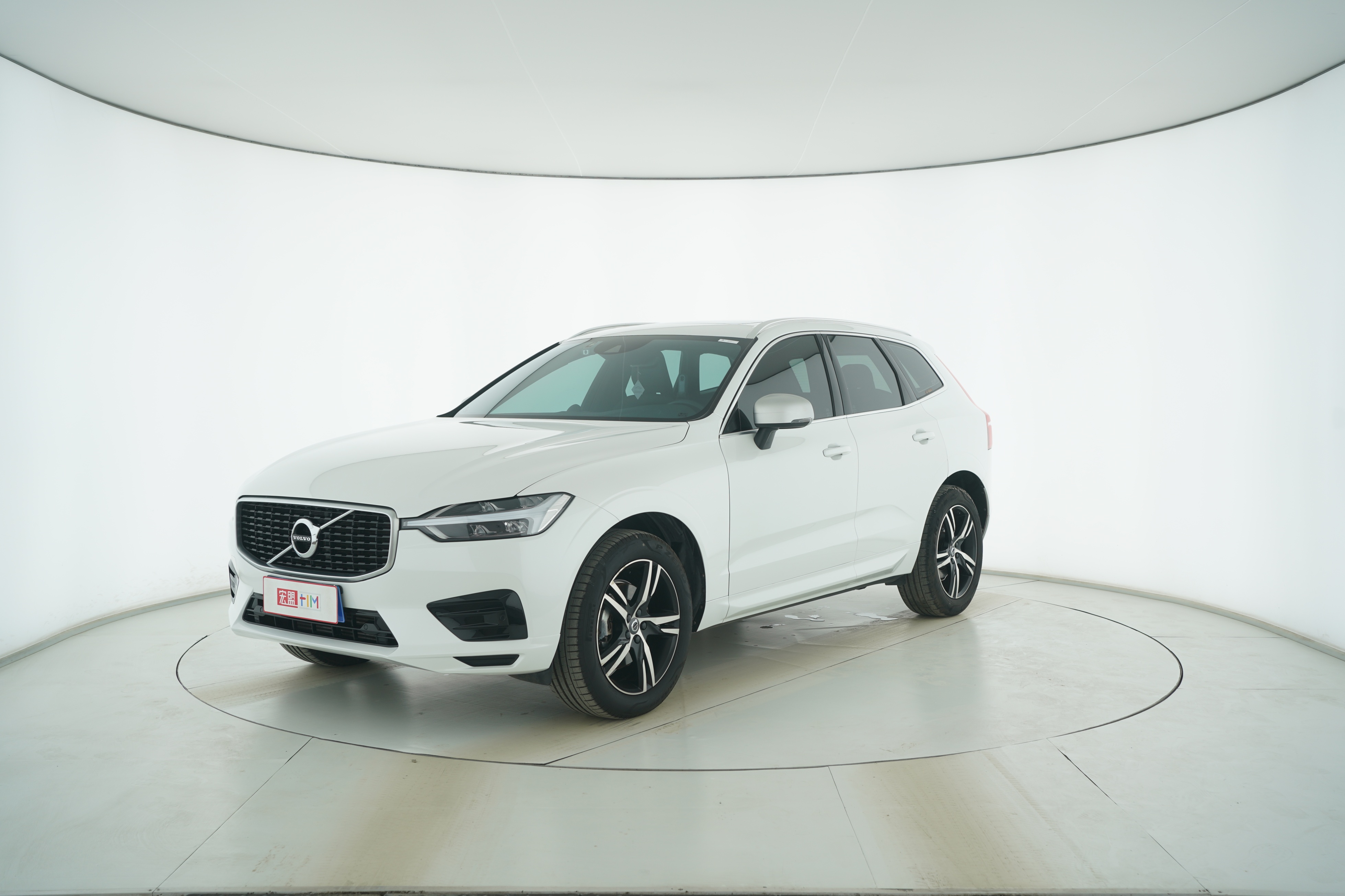 VOLVO XC60 2019 — фото 1