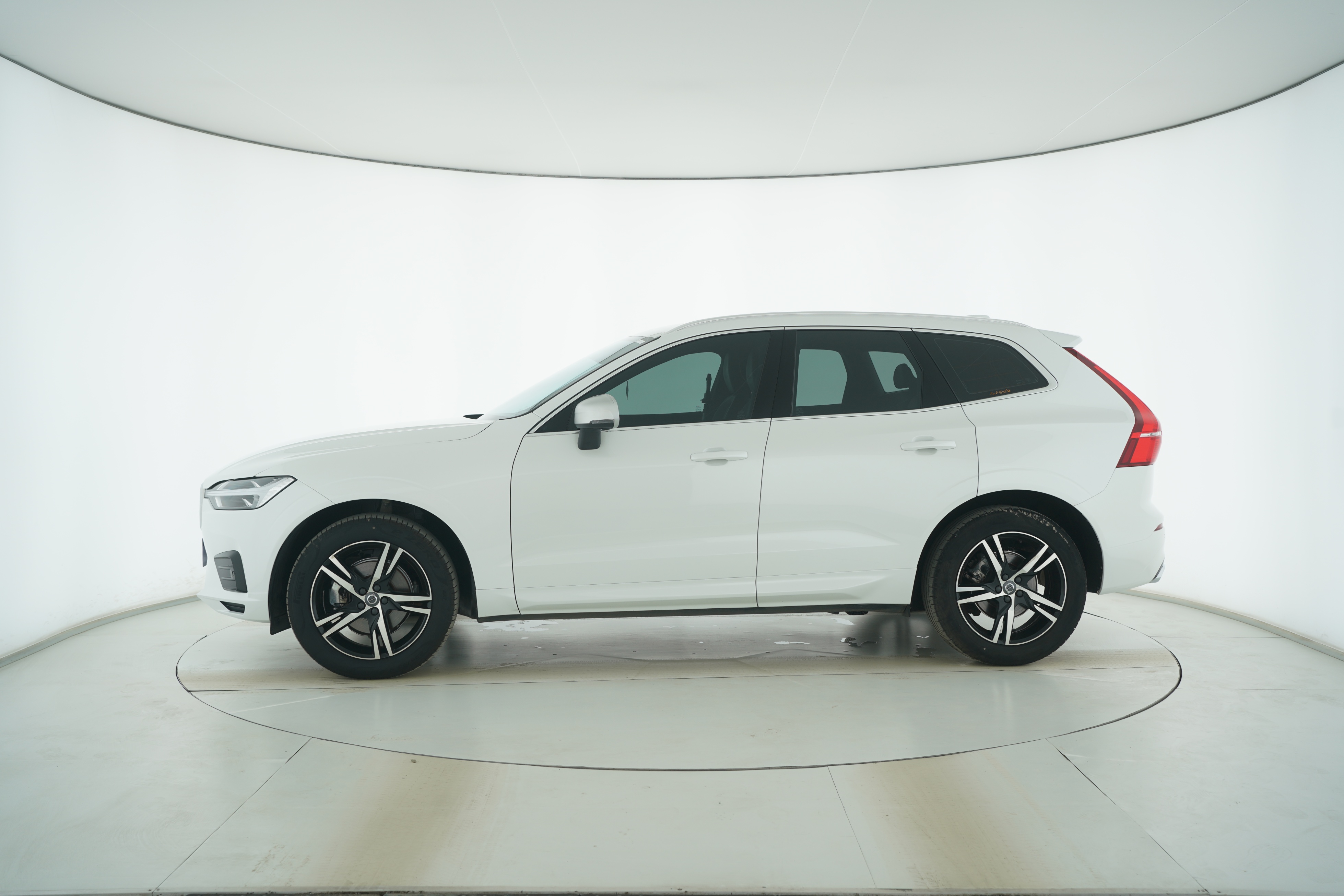 VOLVO XC60 2019 — фото 7