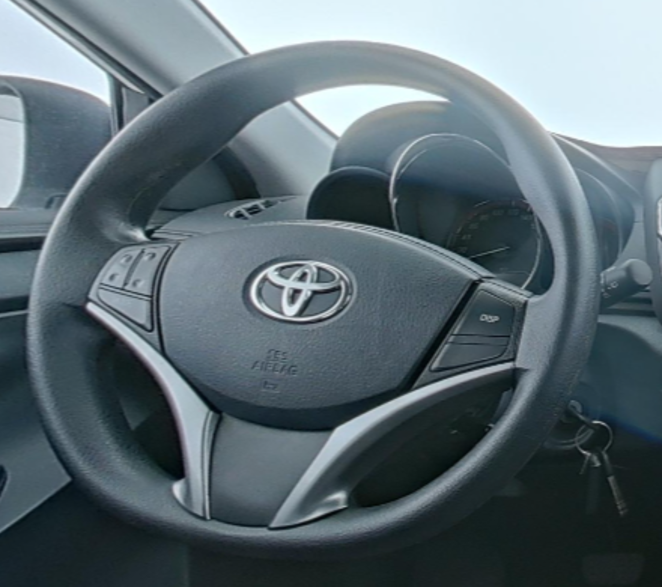 Toyota YARiS L 2022 — фото 10