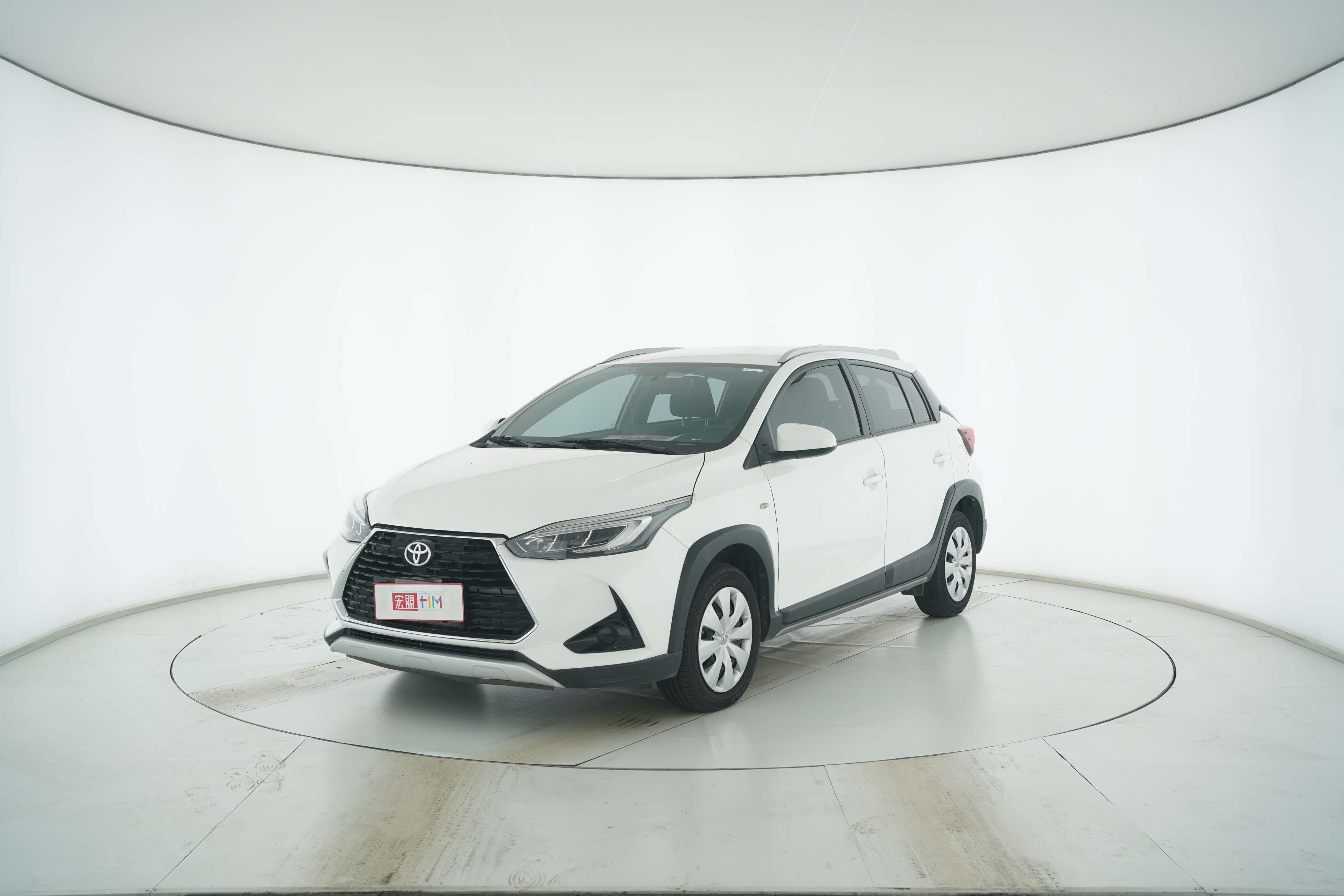 Toyota YARiS L 2022 — фото 1