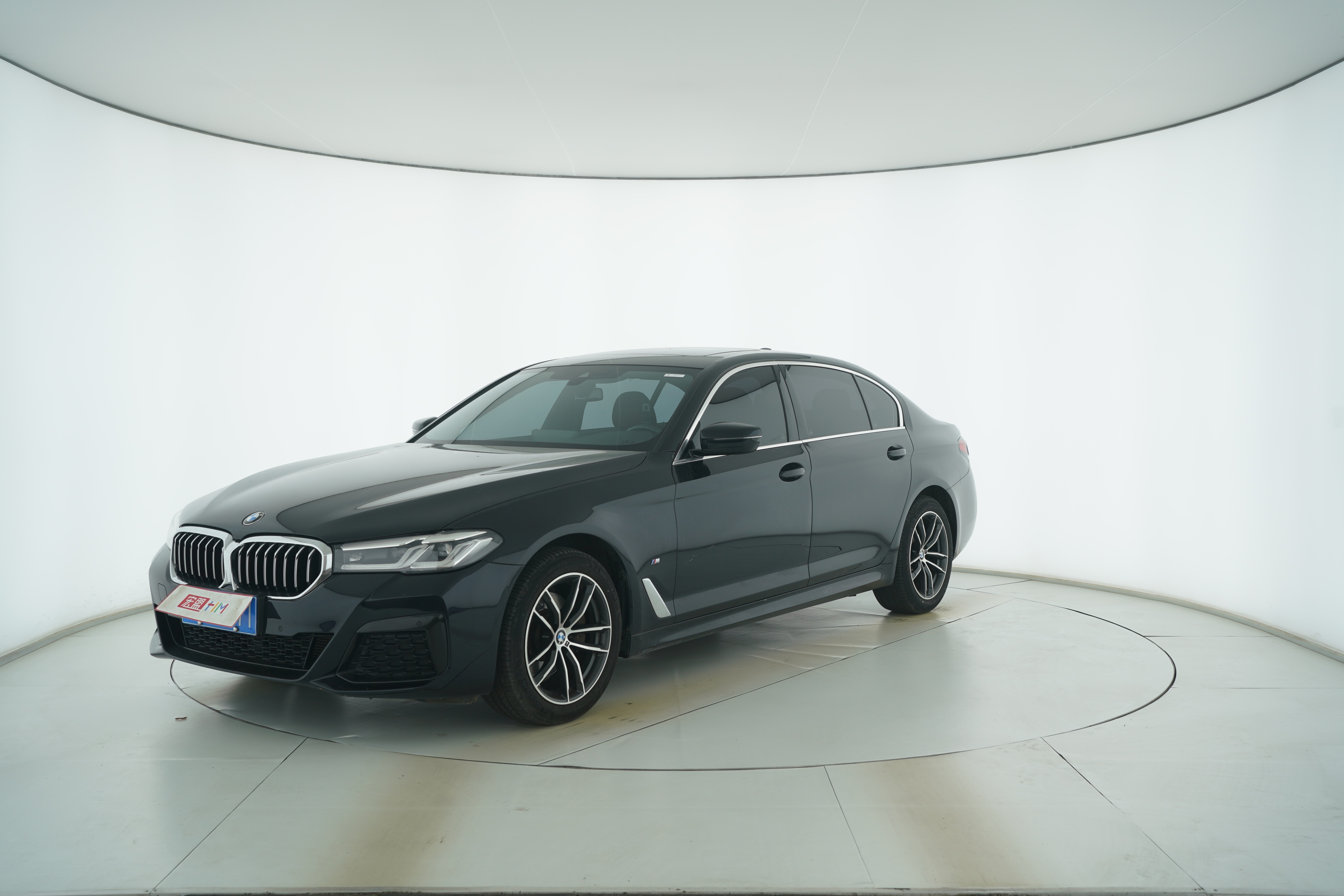 BMW 5 Series 2022 — фото 1