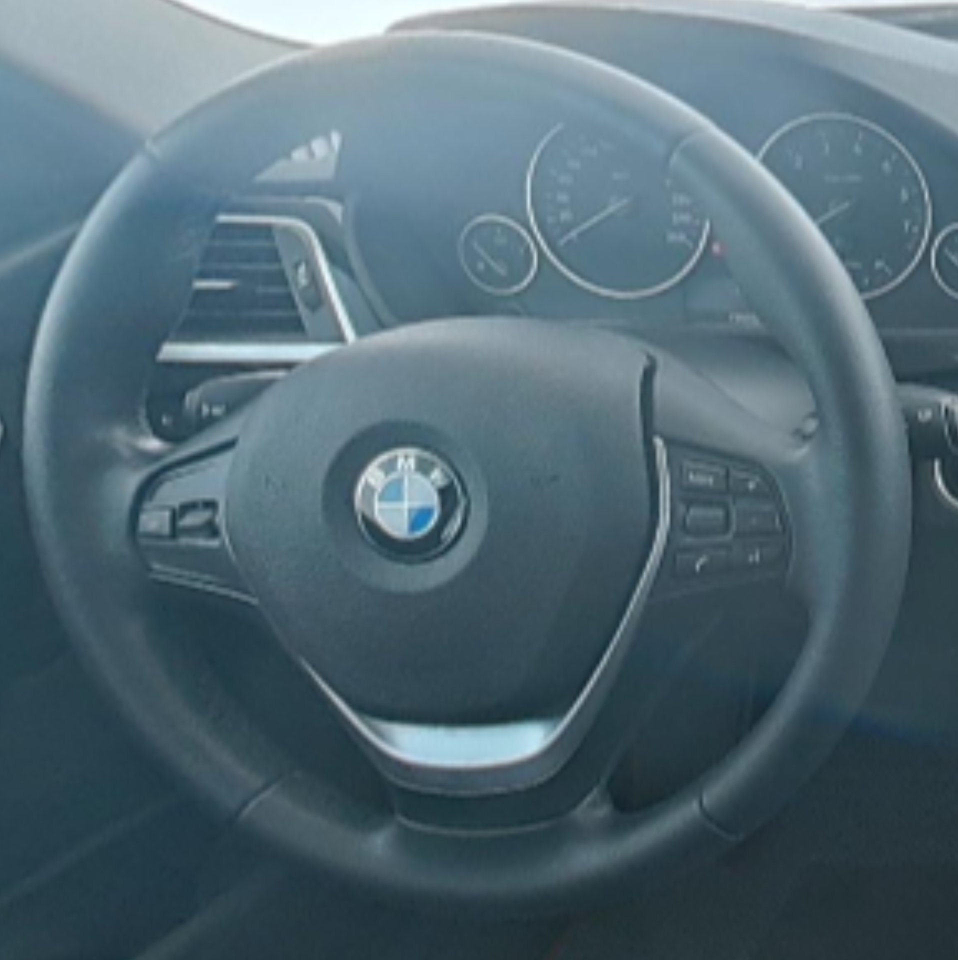 BMW 3 Series 2017 — фото 10