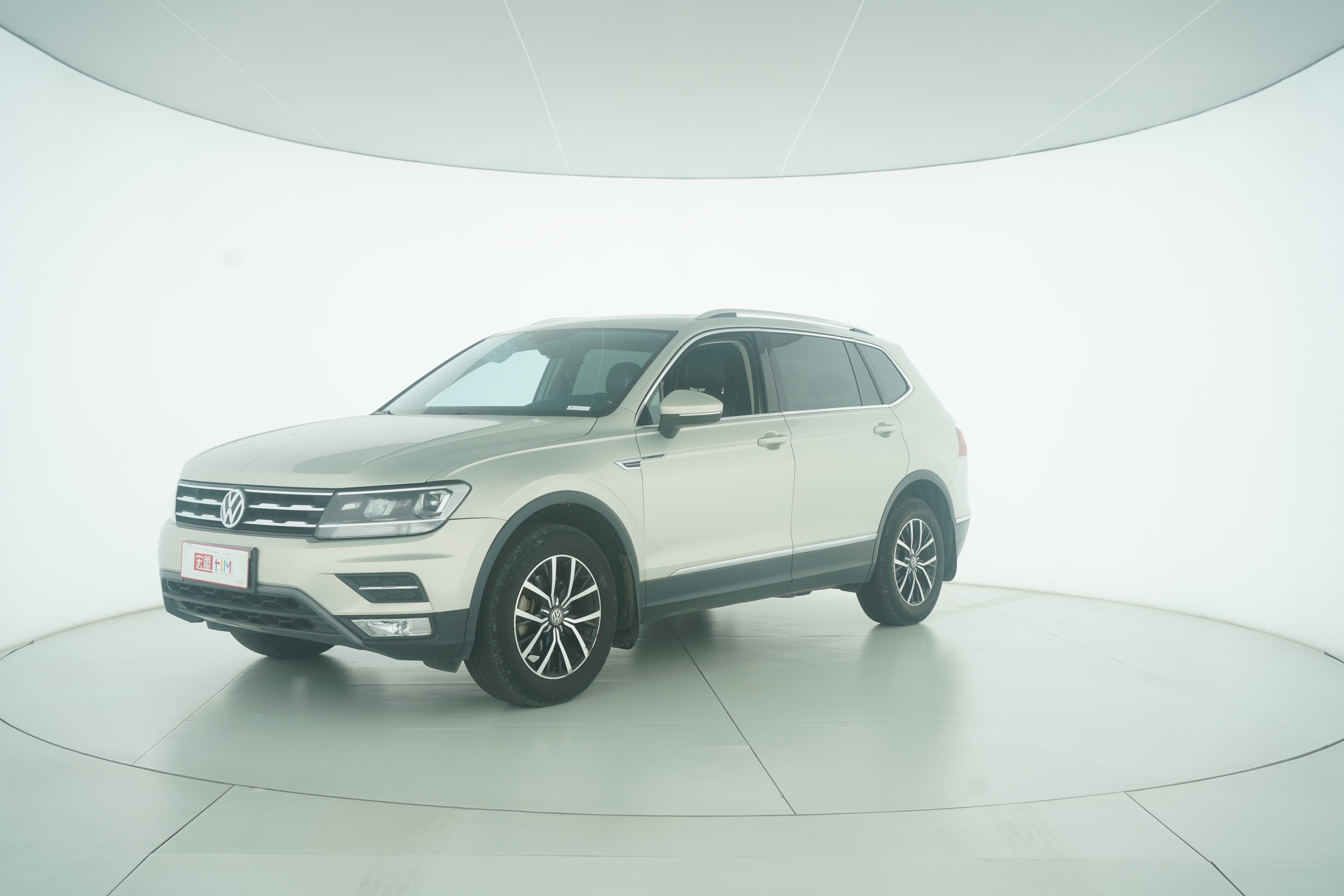 Volkswagen Tiguan L 2018 — фото 1