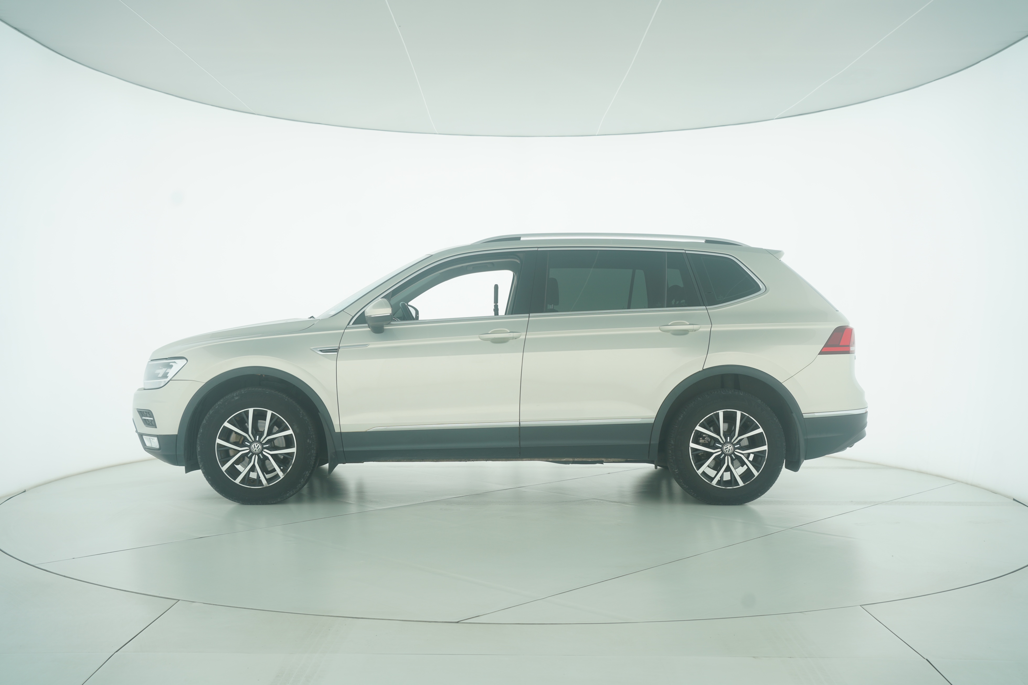 Volkswagen Tiguan L 2018 — фото 7