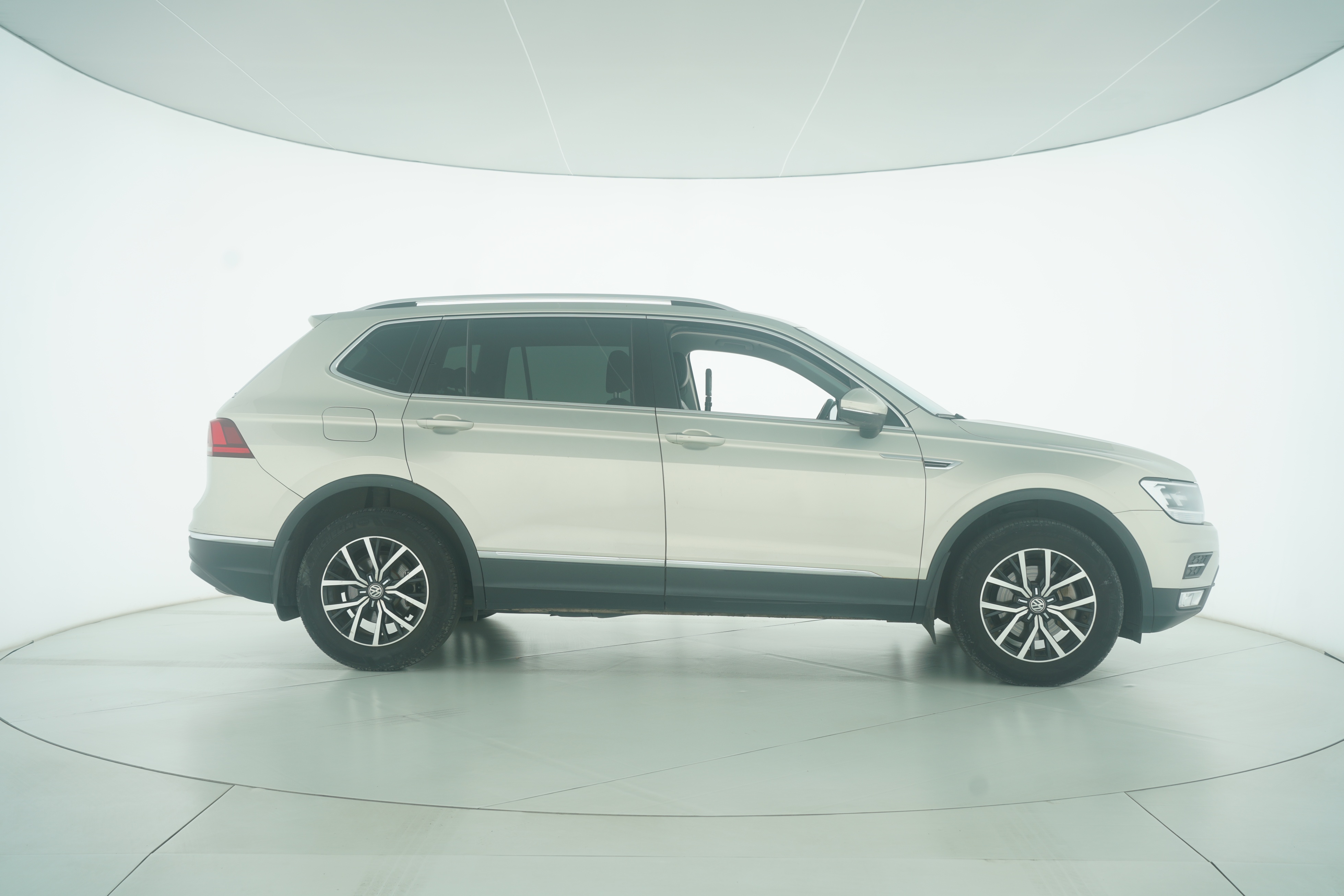 Volkswagen Tiguan L 2018 — фото 8