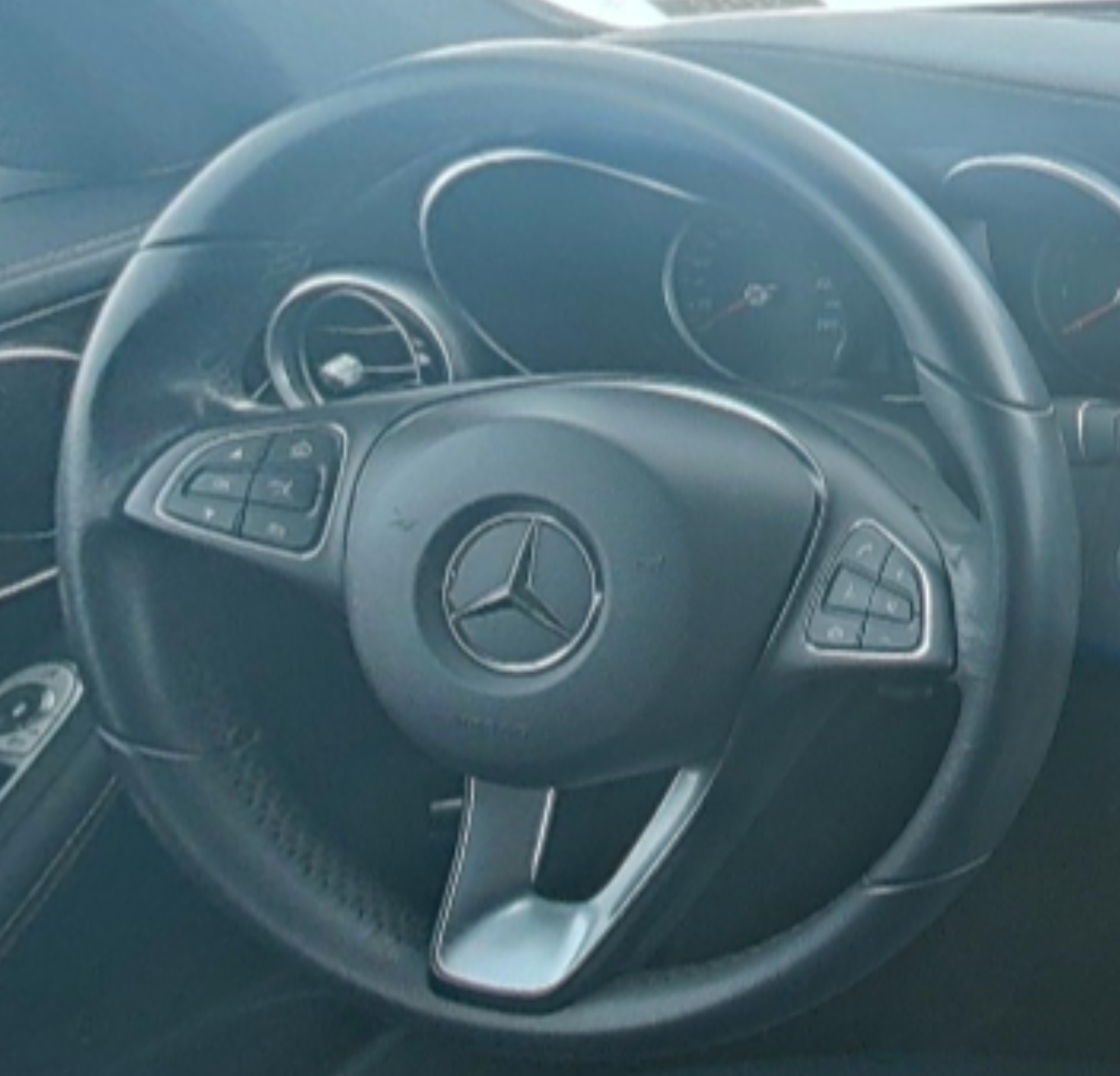 Mercedes Benz GLC 2018 — фото 10