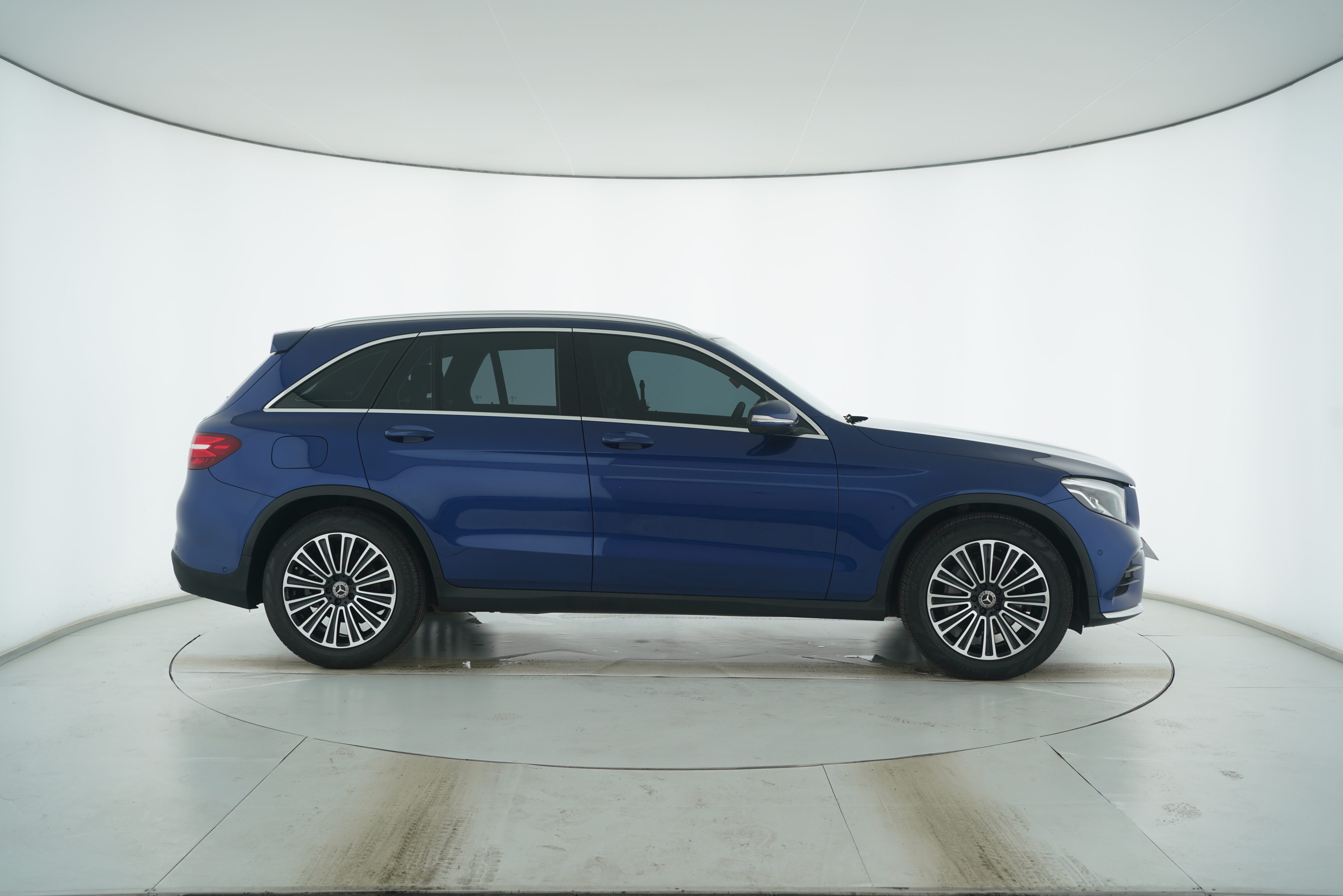Mercedes Benz GLC 2018 — фото 8