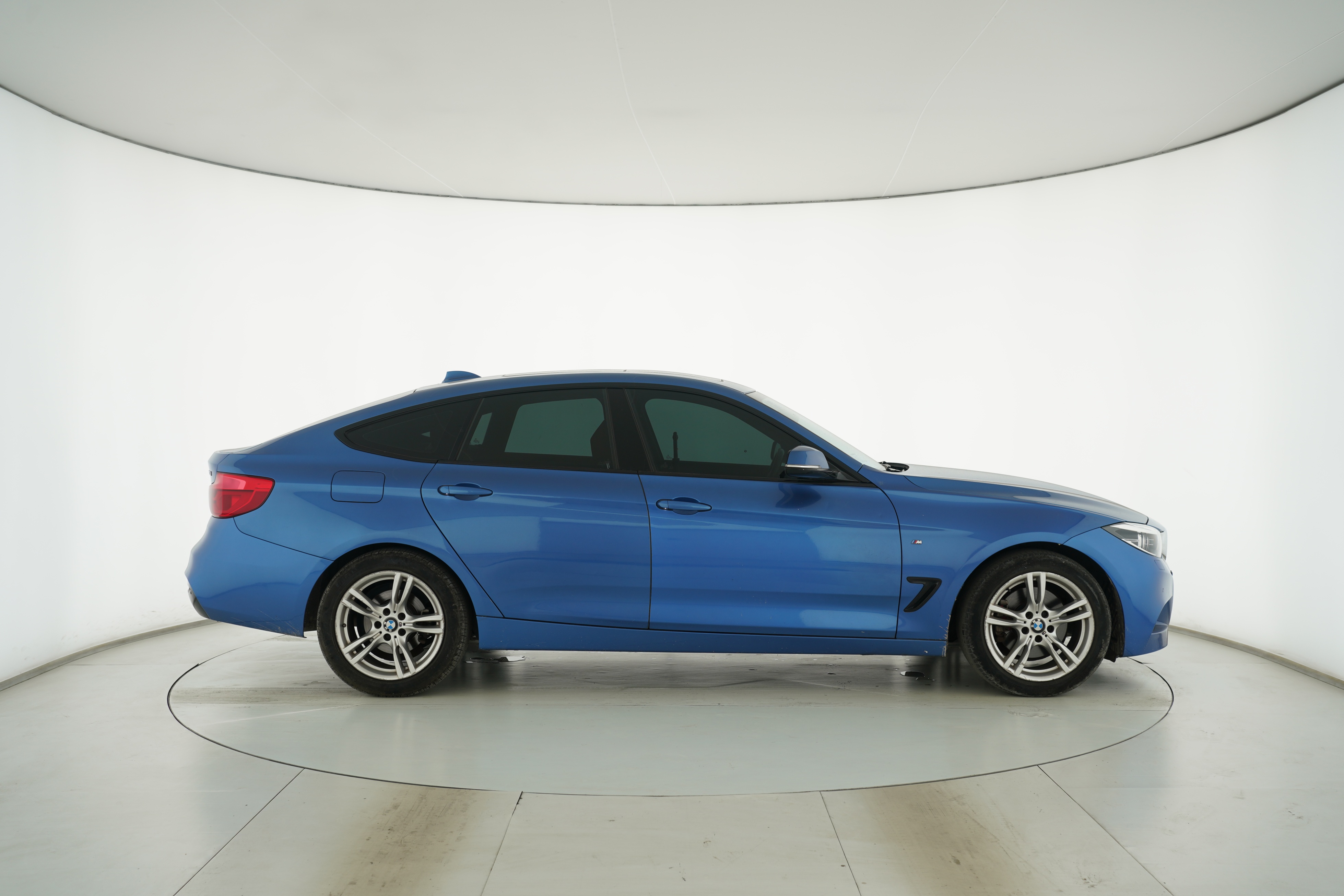 BMW 3 Series GT 2017 — фото 8