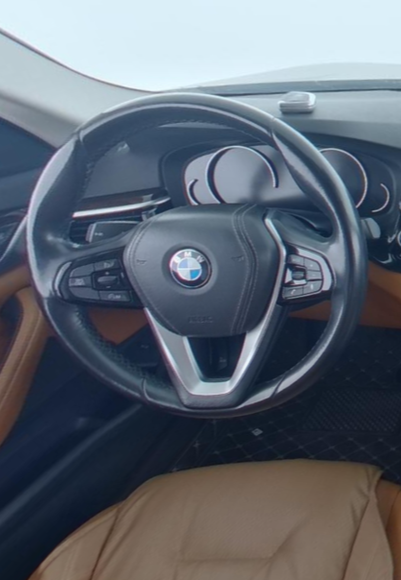 BMW 5 Series 2018 — фото 10