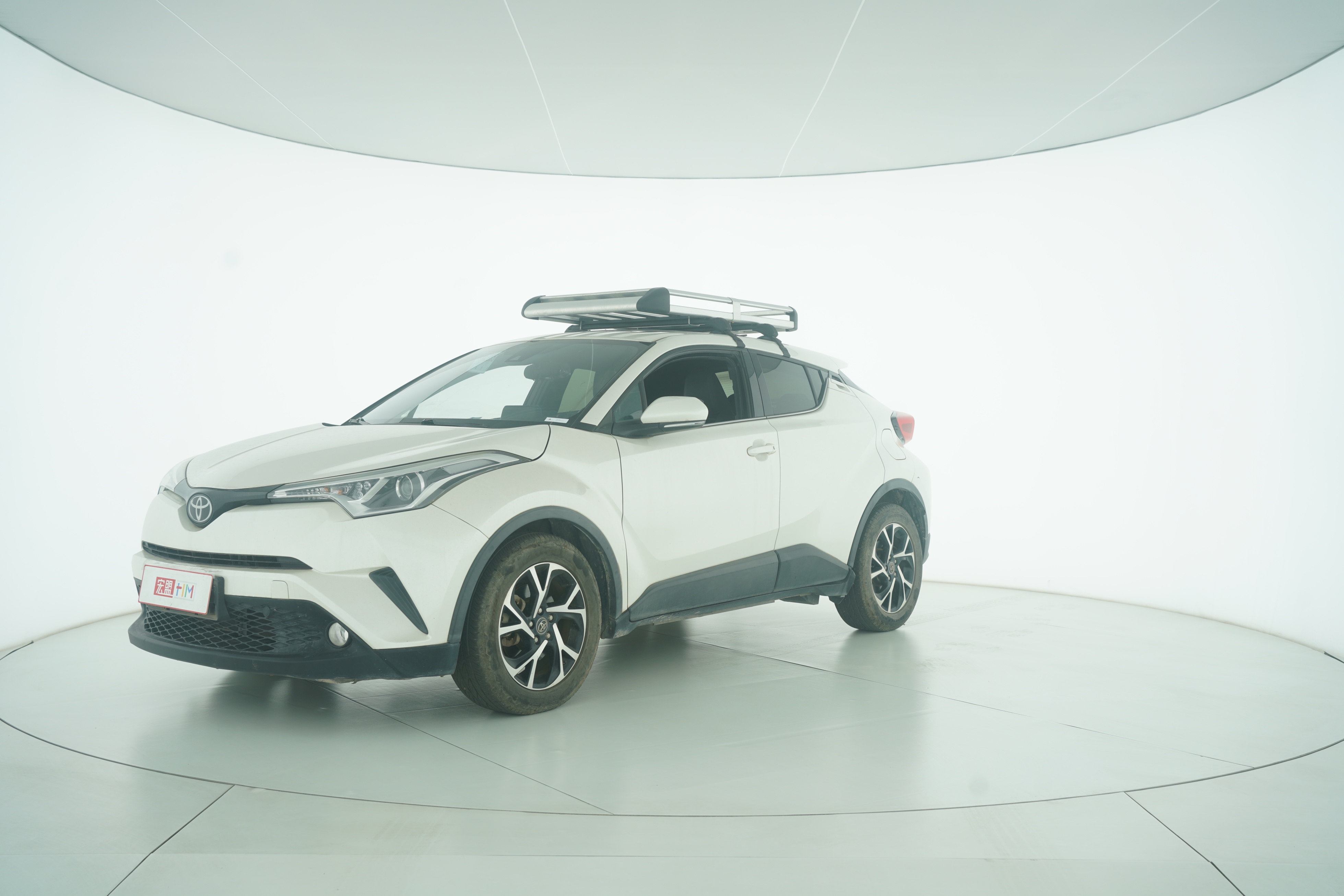 Toyota C-HR 2018 — фото 1