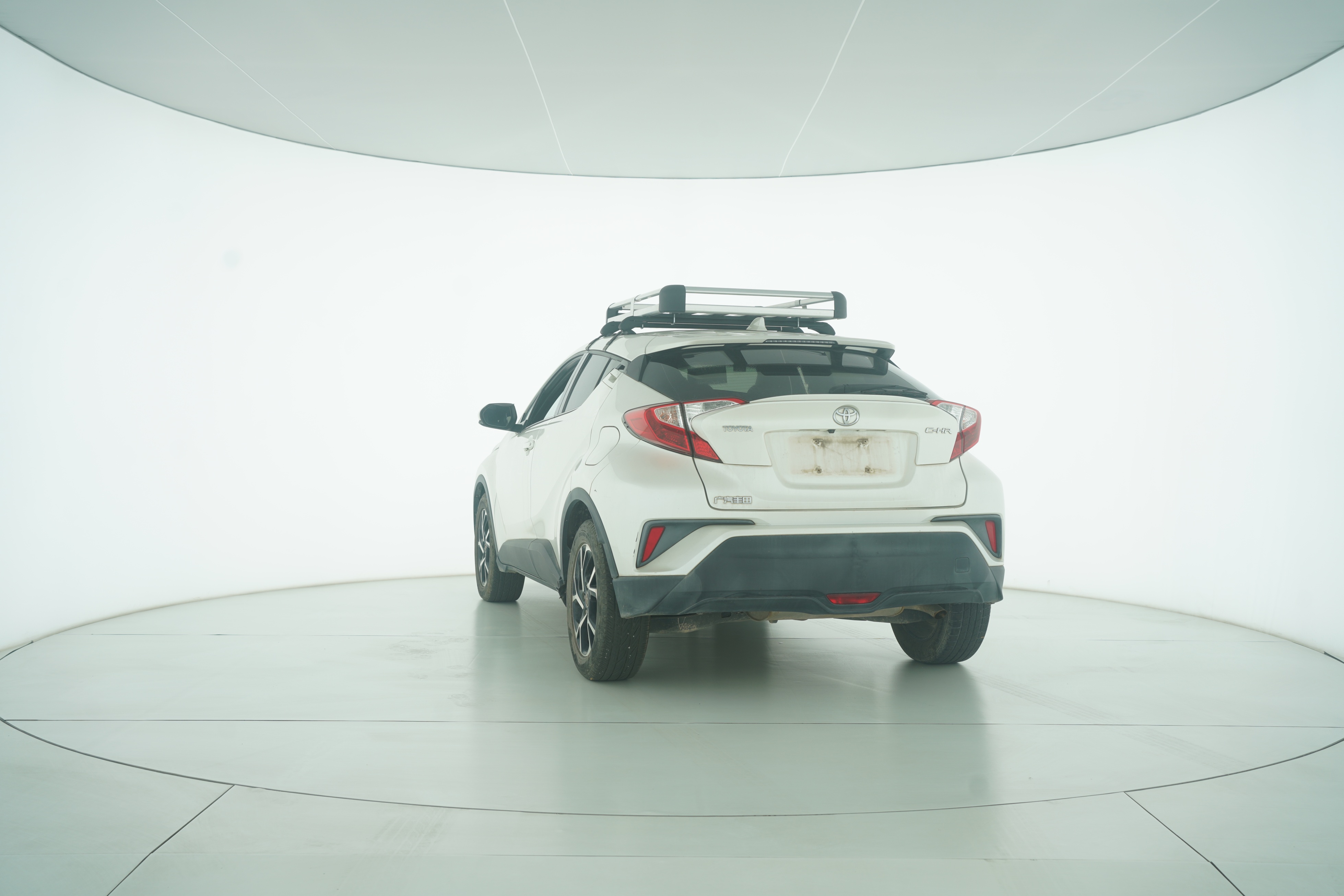 Toyota C-HR 2018 — фото 3