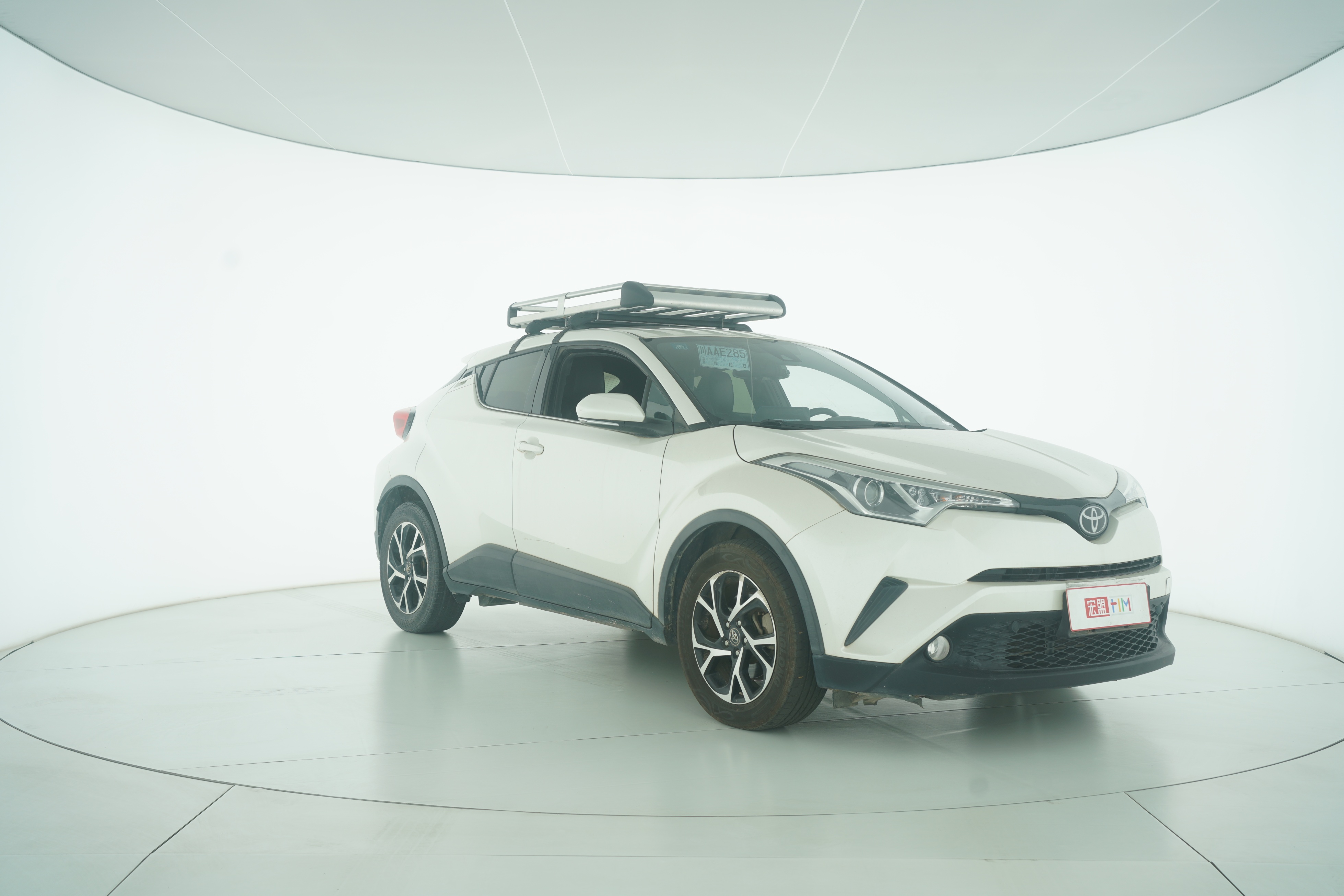 Toyota C-HR 2018 — фото 2