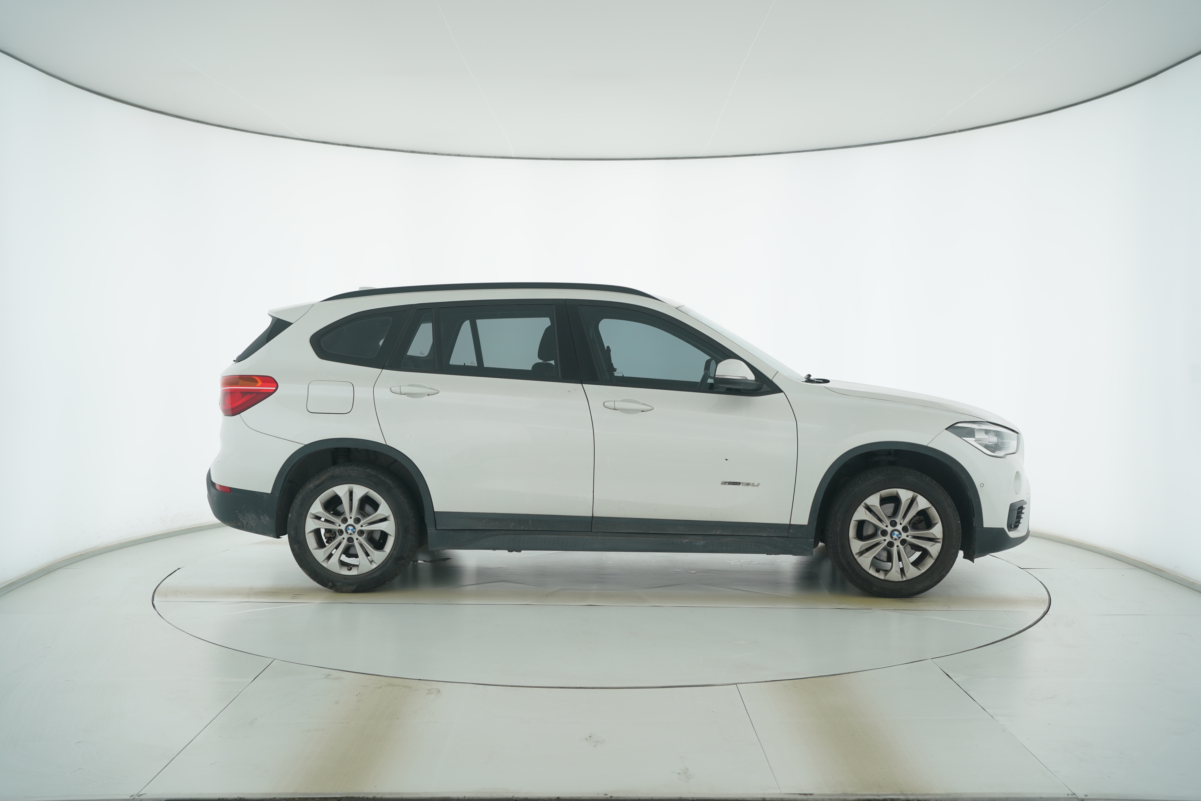 BMW X1 2018 — фото 8