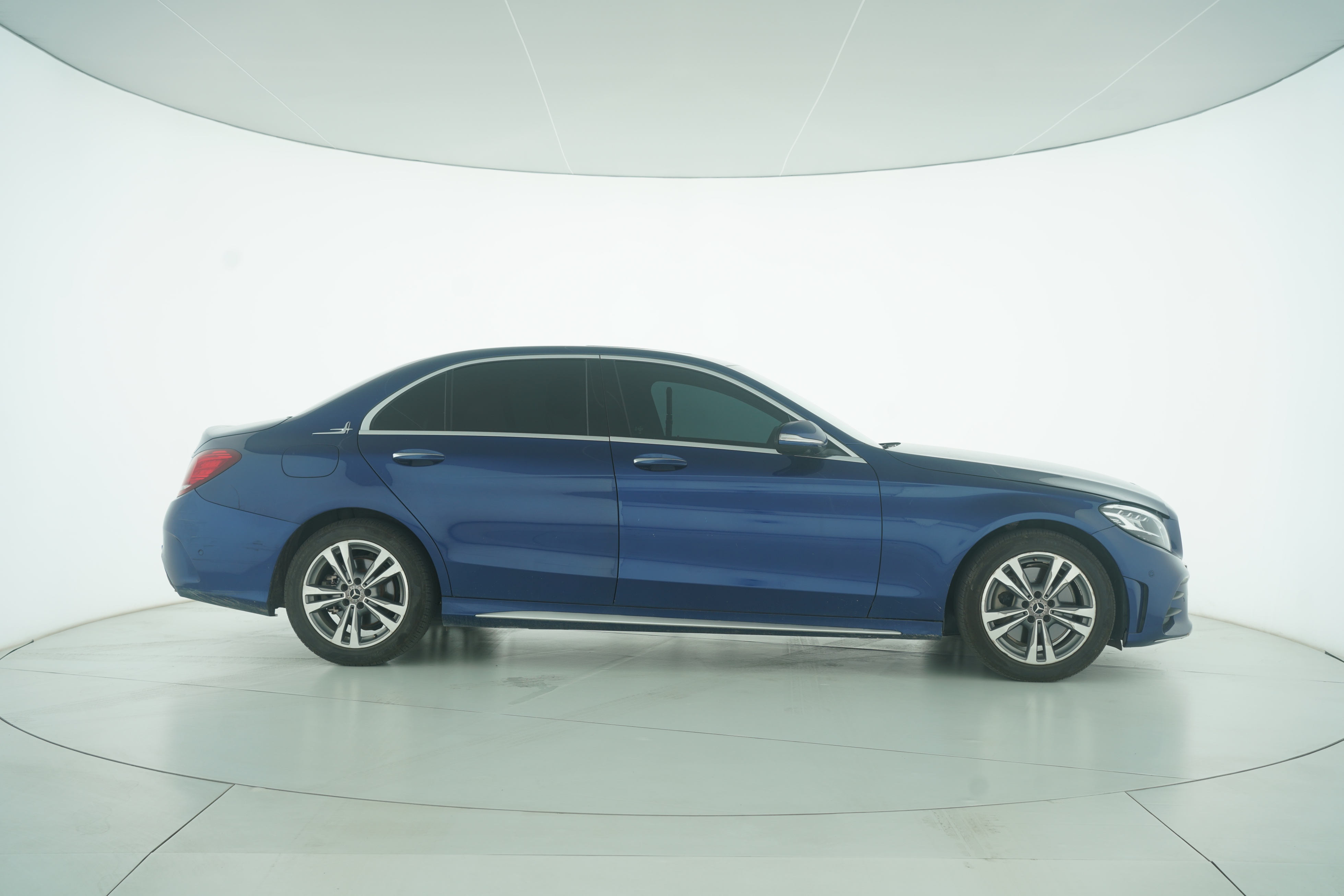 Mercedes Benz C-Class 2019 — фото 8