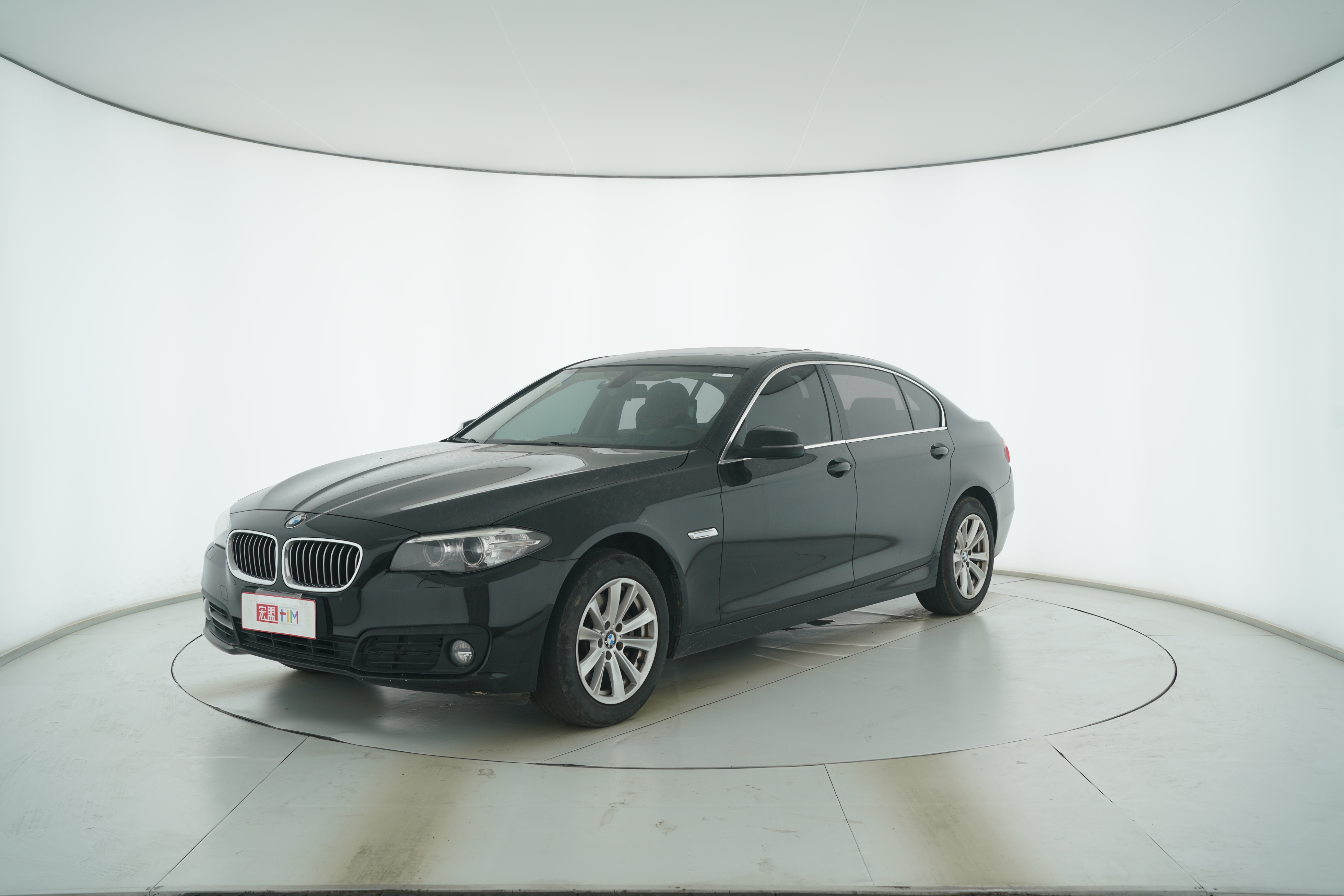 BMW 5 Series 2017 — фото 1