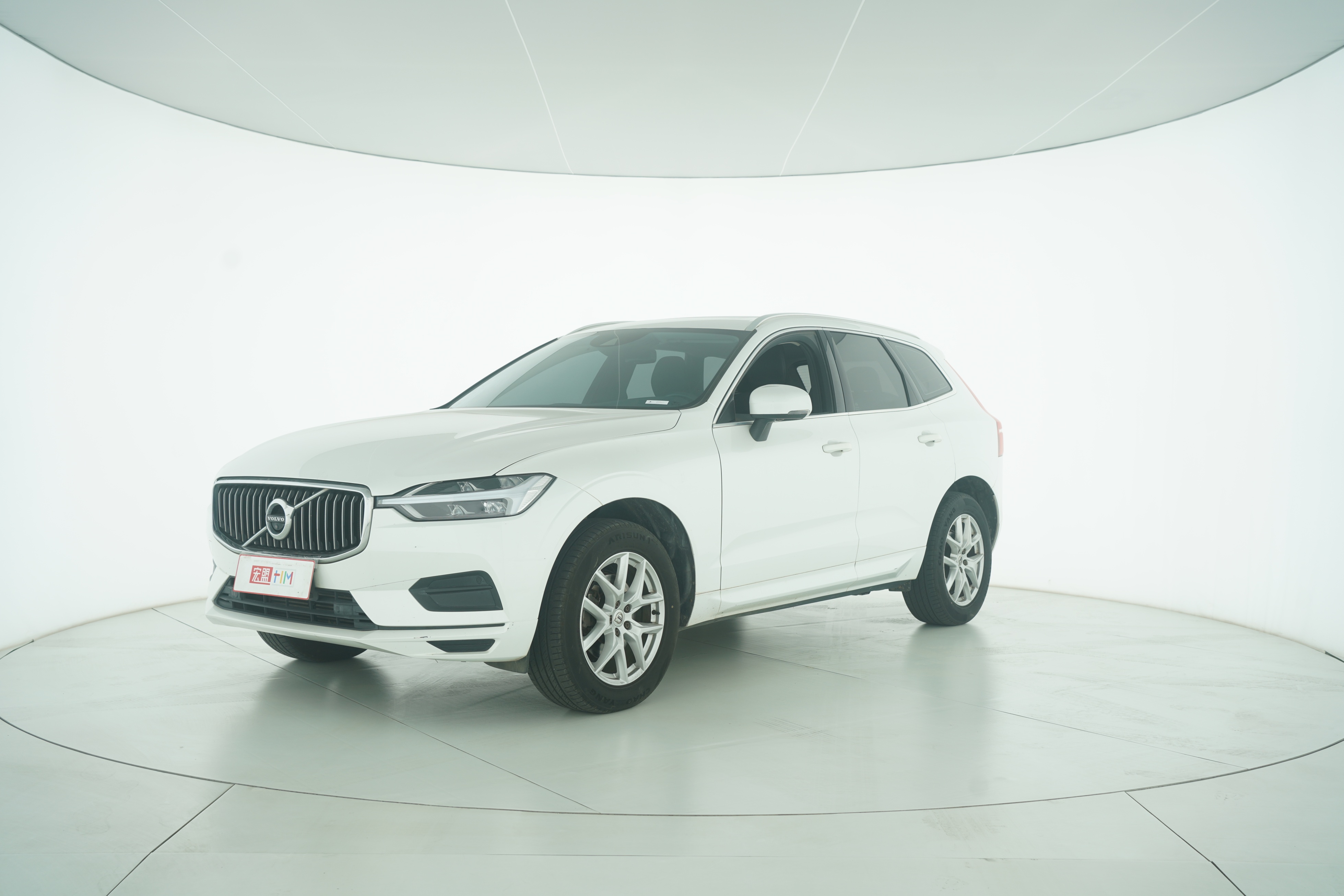 VOLVO XC60 2019 — фото 1