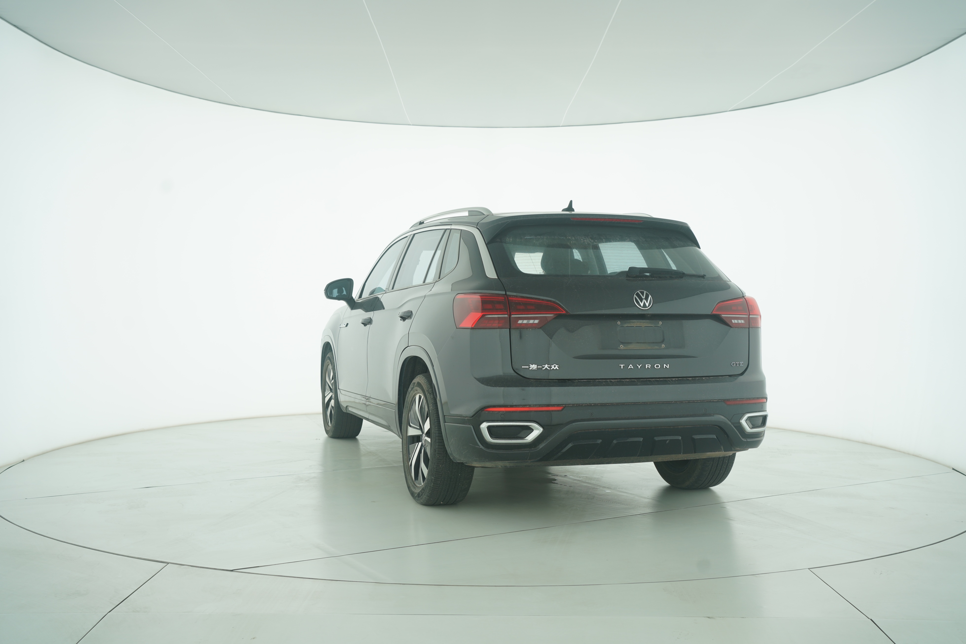 Volkswagen Tiguan GTE Plug-in Hybrid 2020 — фото 3