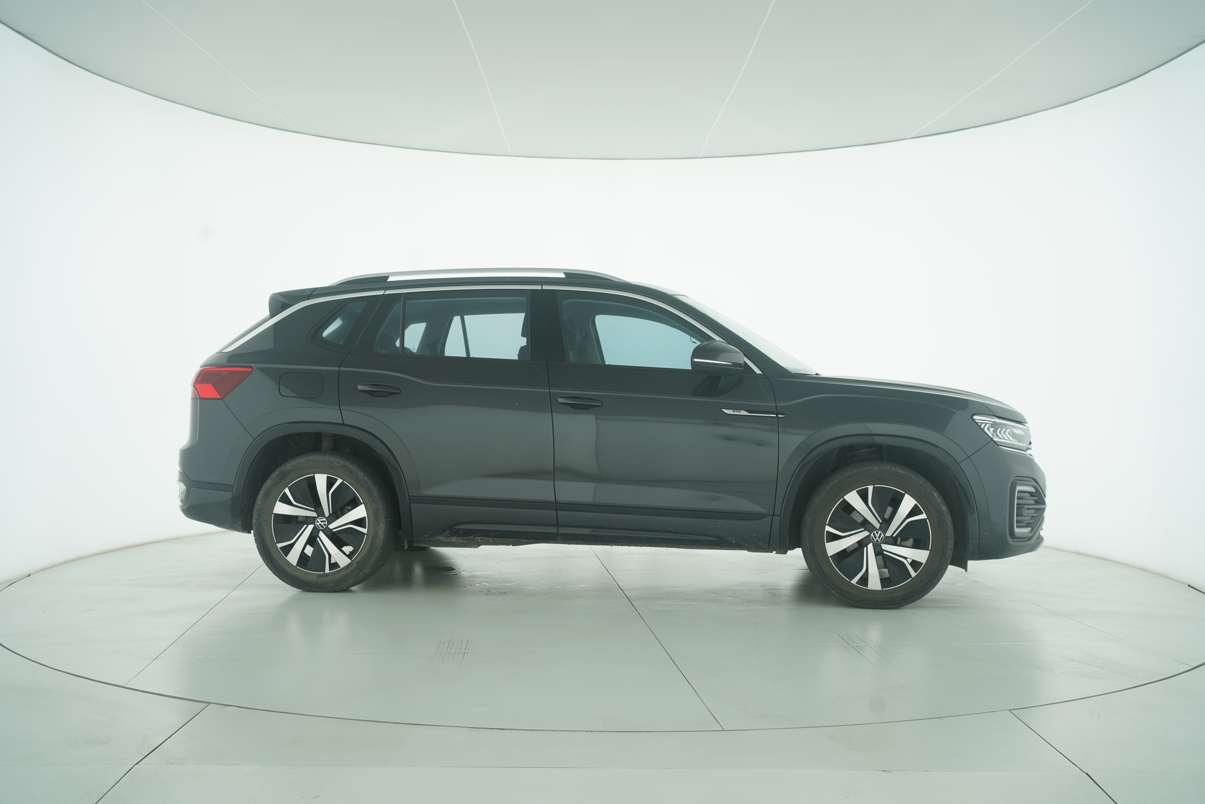 Volkswagen Tiguan GTE Plug-in Hybrid 2020 — фото 8