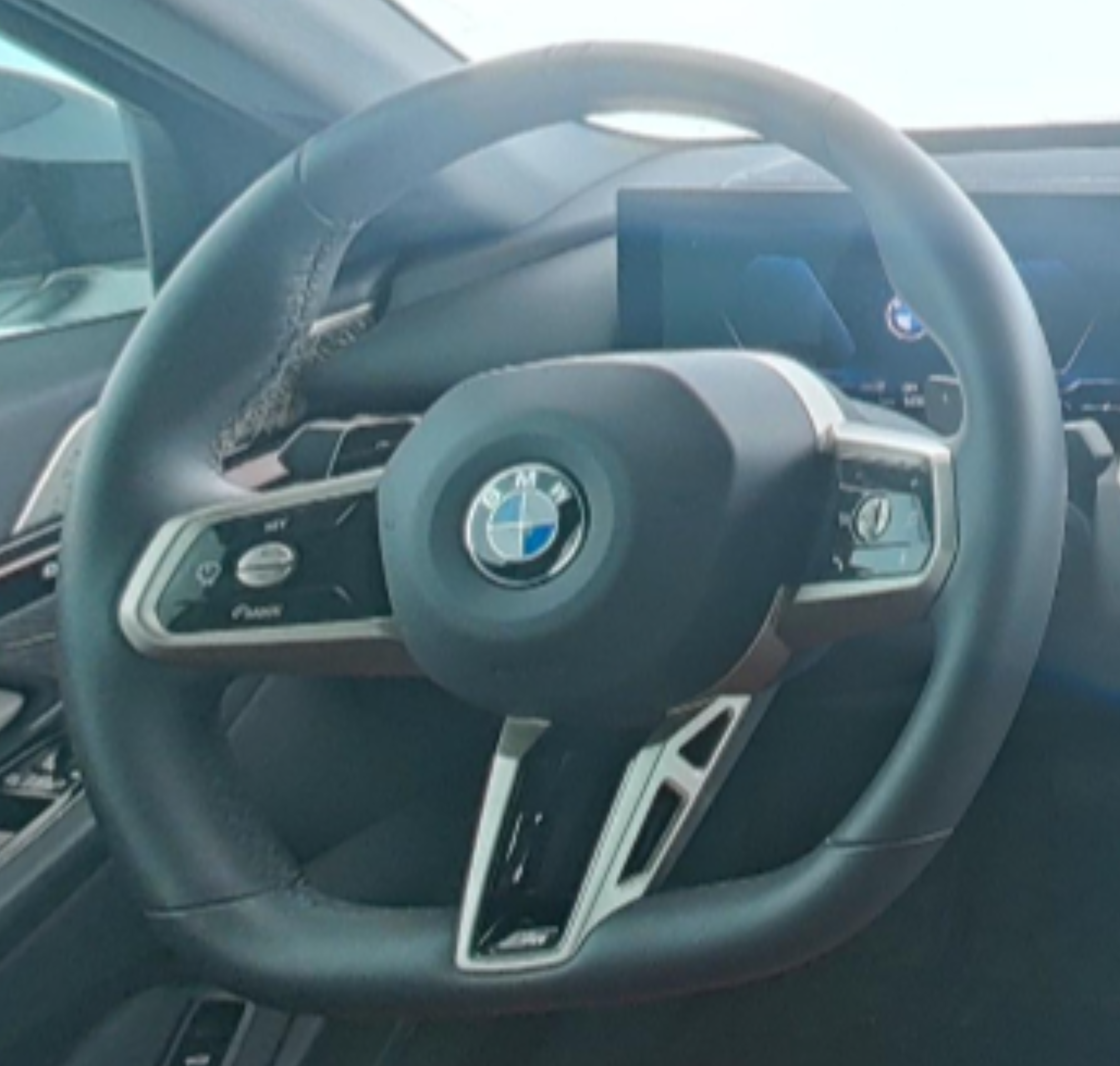 BMW 5 Series 2025 — фото 10