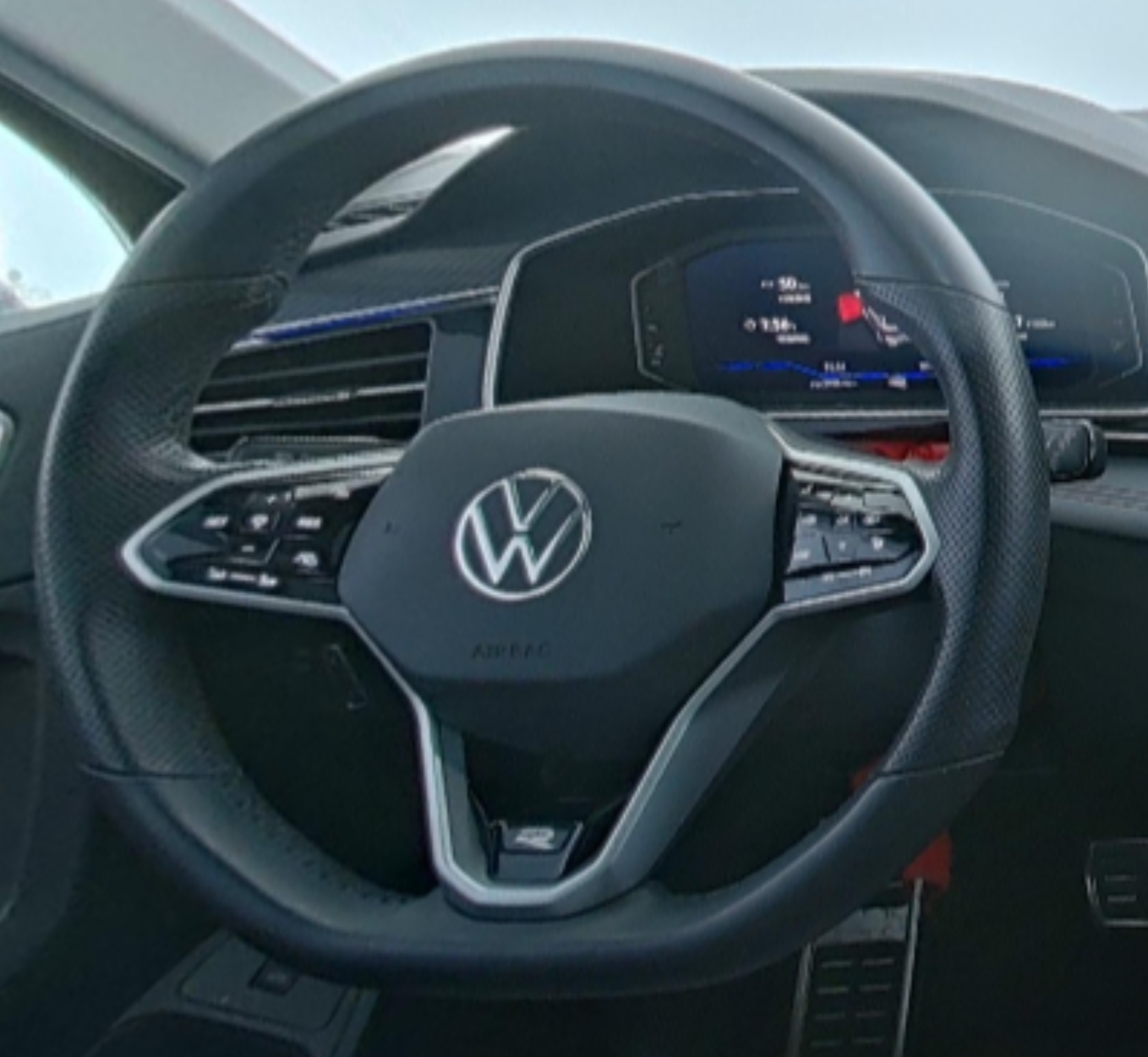 Volkswagen Tiguan L 2023 — фото 10