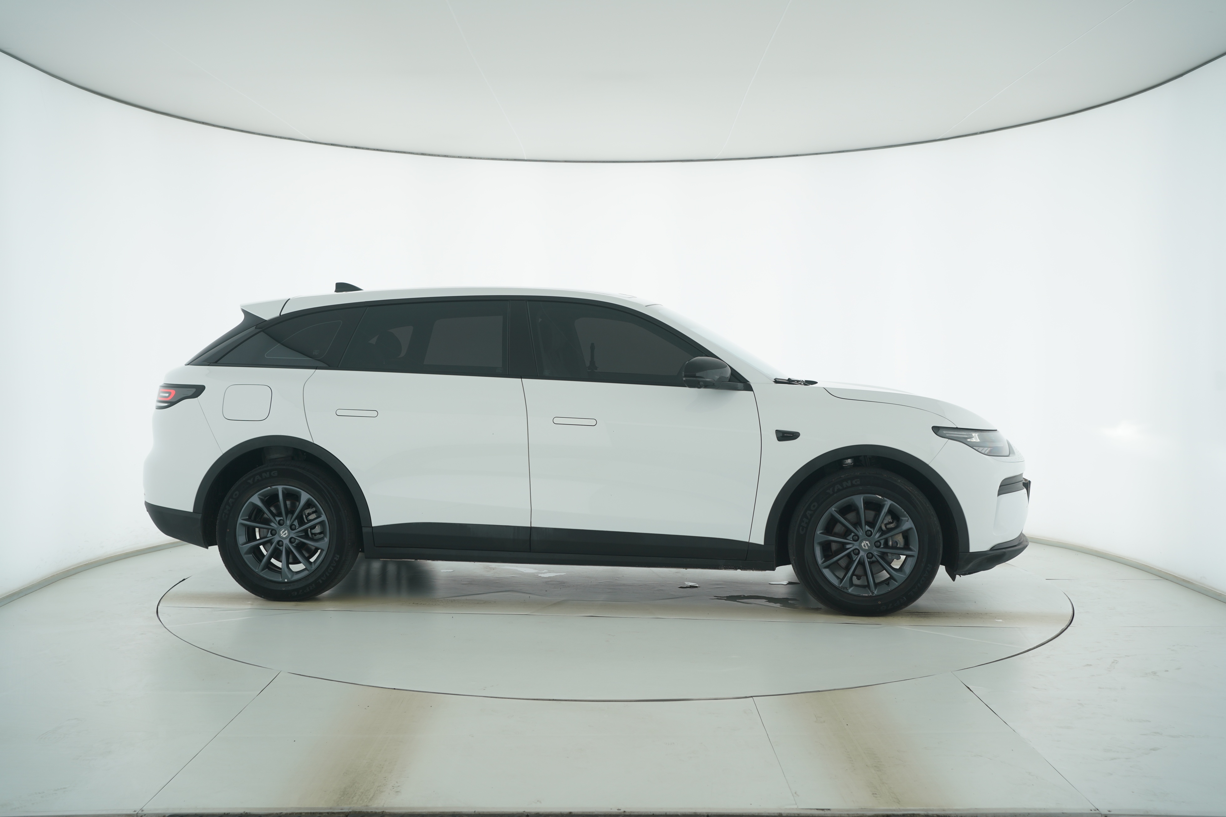 Leapmotor C11 Hybrid 2023 — фото 8
