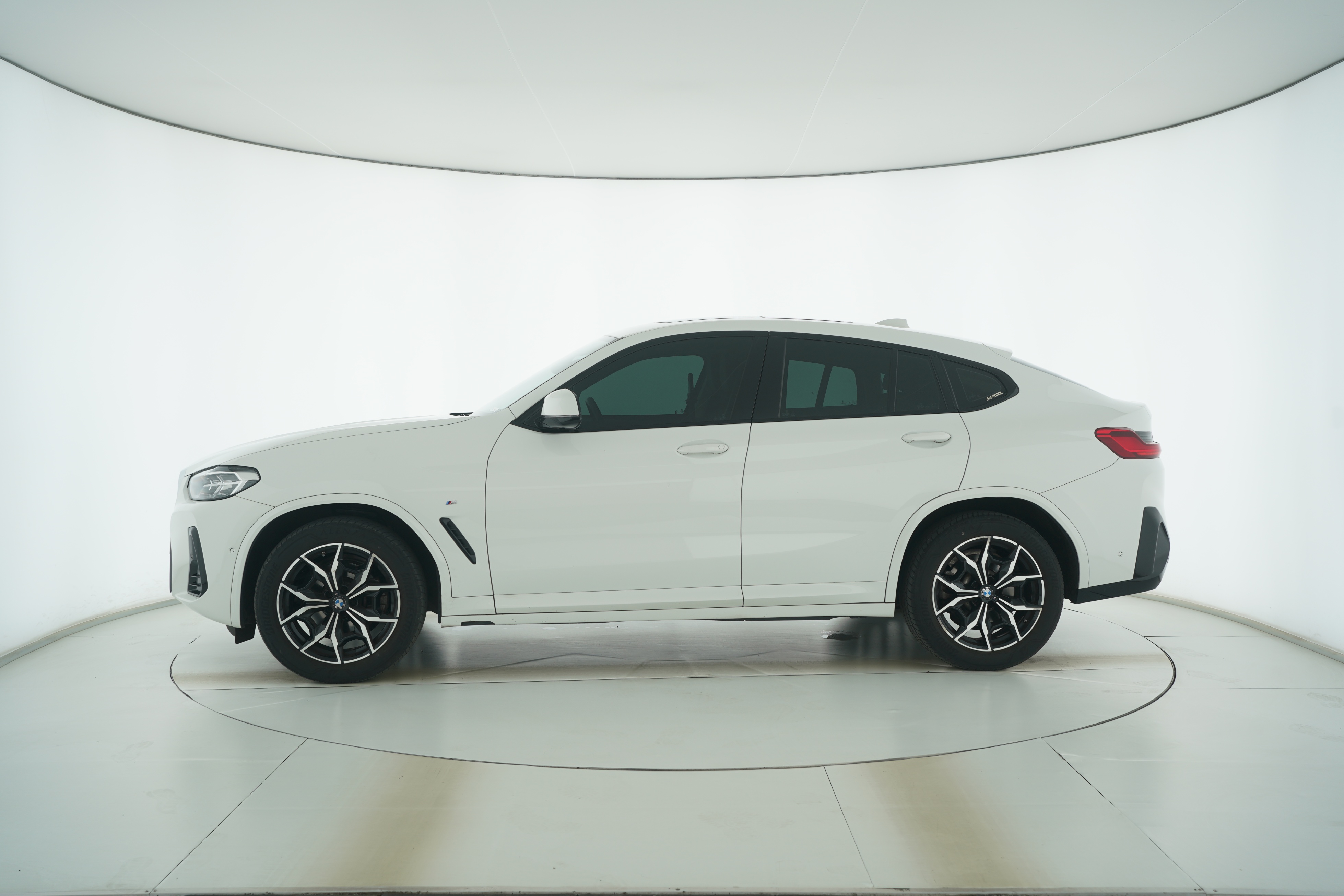BMW X4 2022 — фото 7