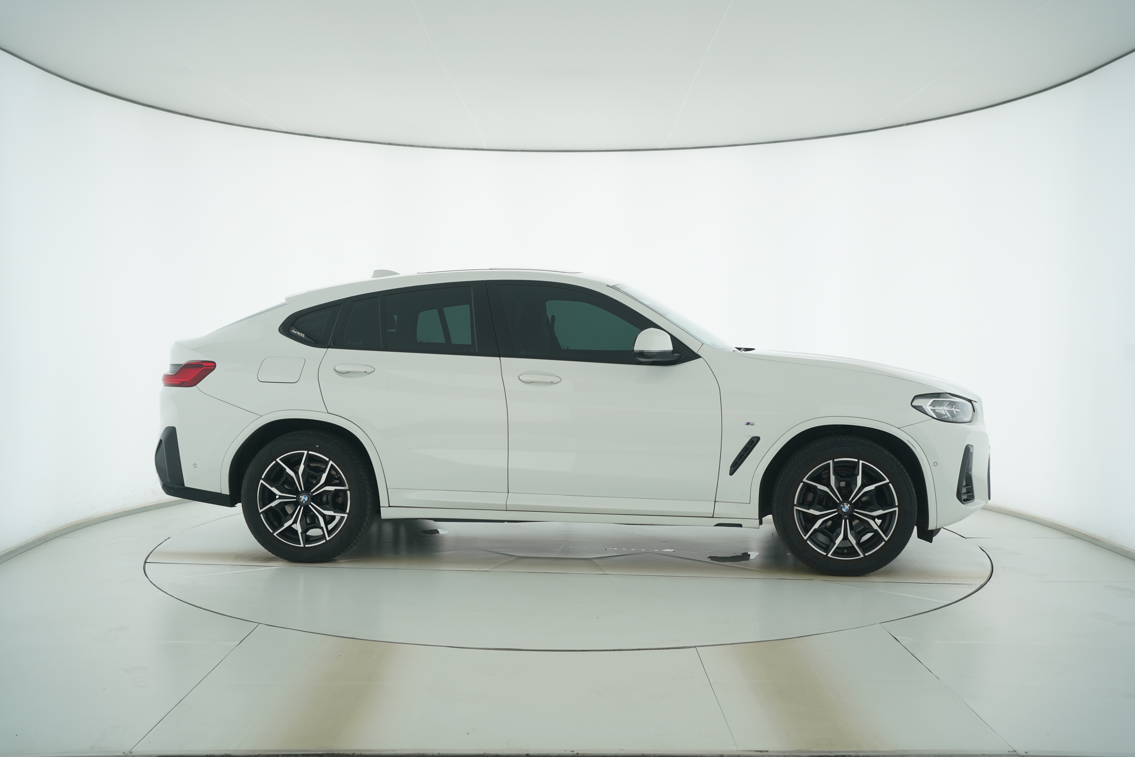 BMW X4 2022 — фото 8