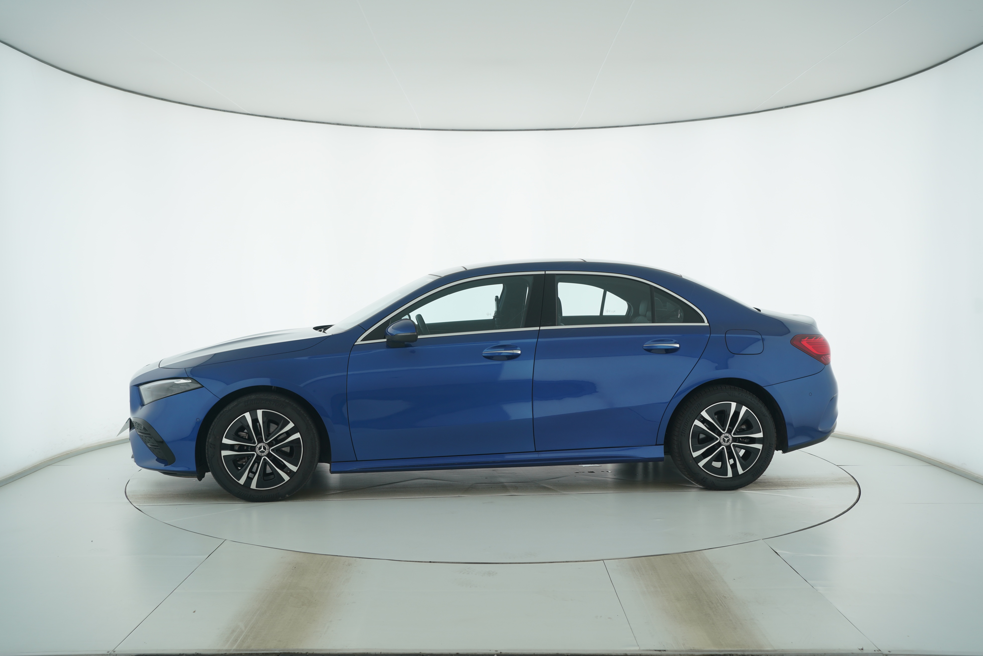 Mercedes Benz A-Class 2023 — фото 7