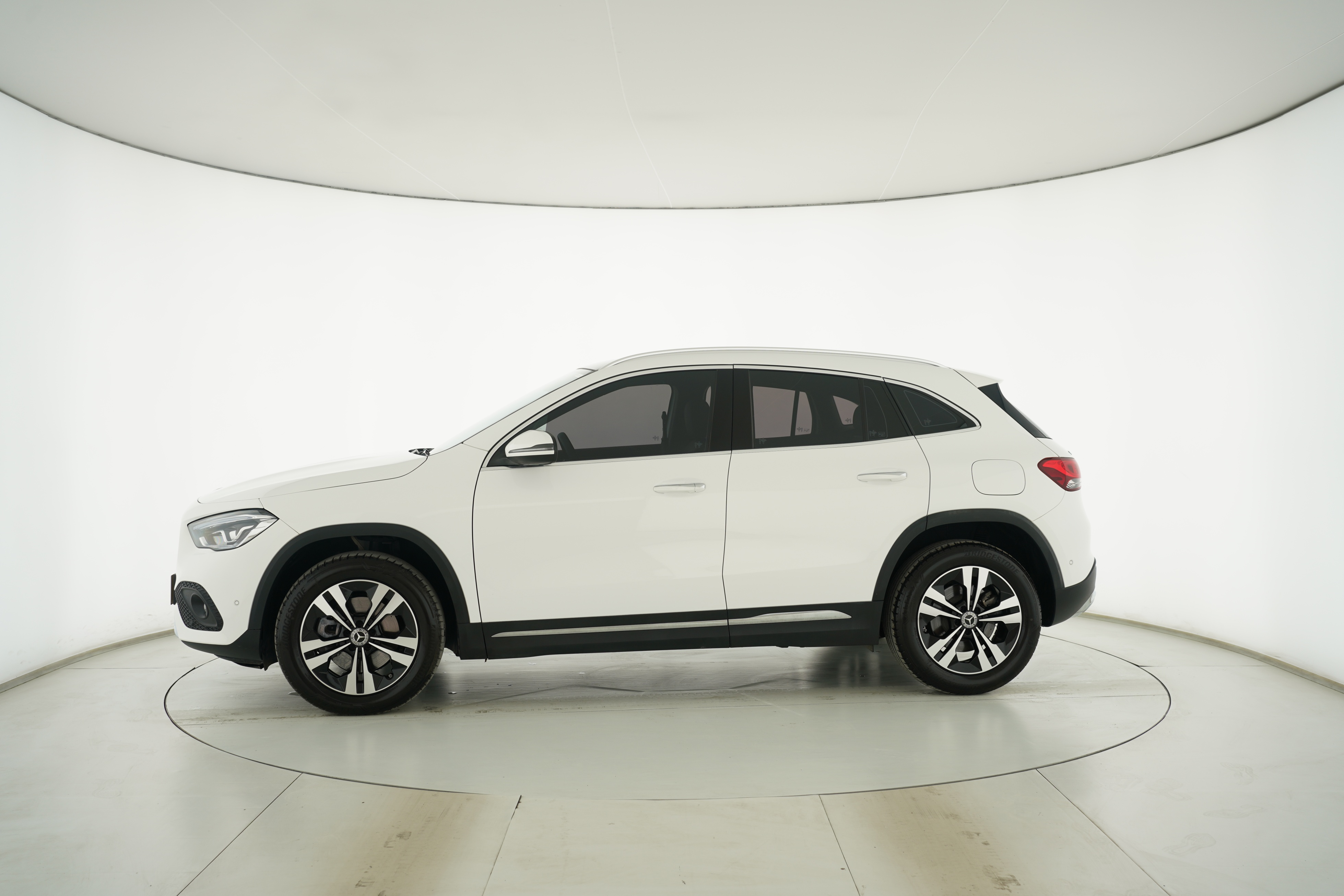 Mercedes Benz GLA 2023 — фото 7