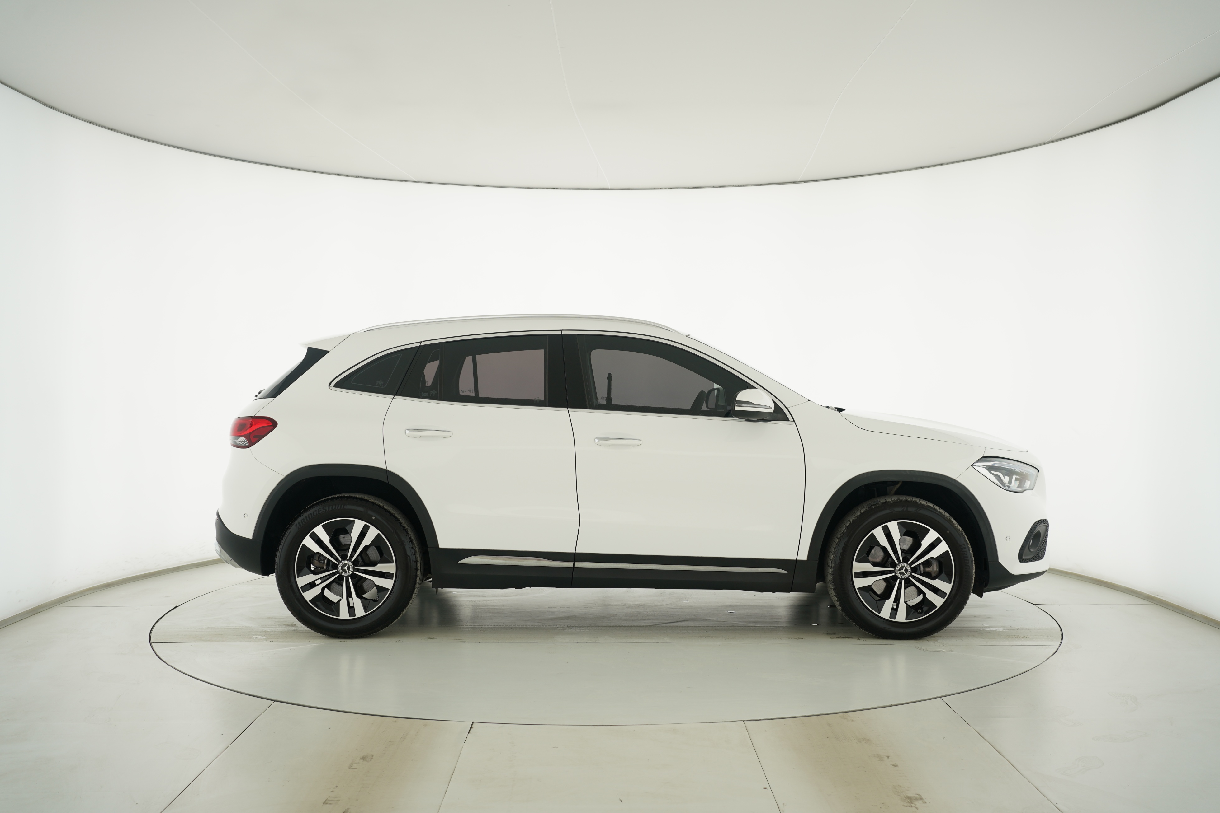 Mercedes Benz GLA 2023 — фото 8
