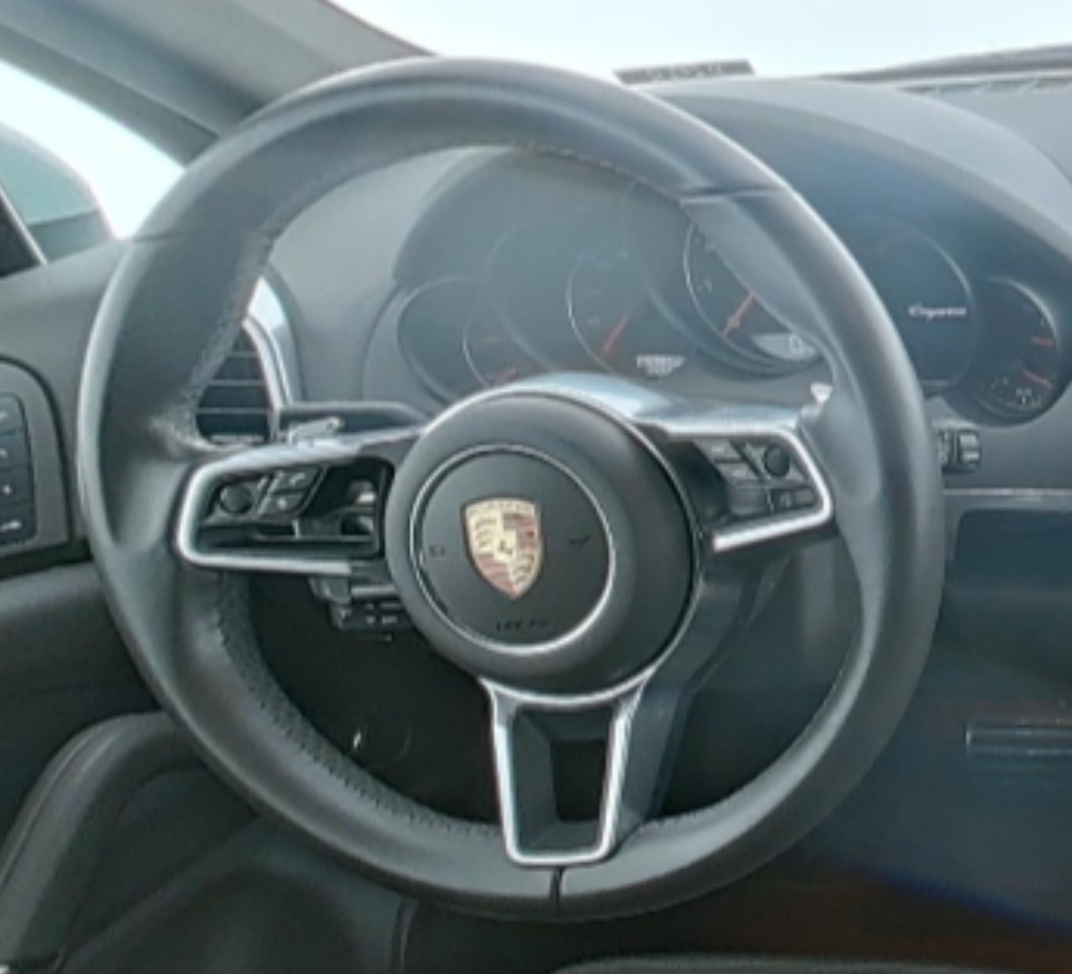 Porsche Cayenne 2016 — фото 10