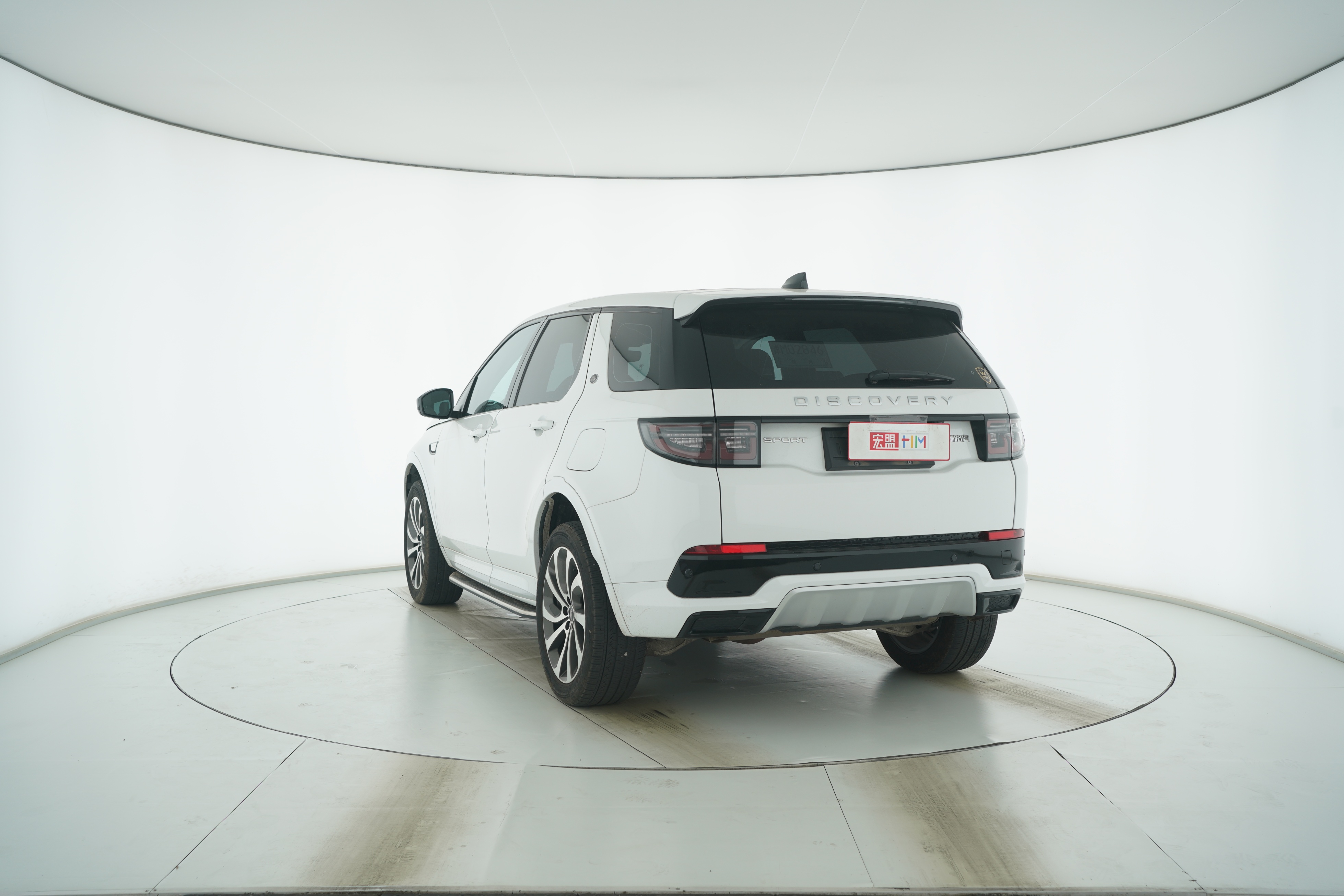 Land Rover Discover the Sport version of plug-in Hybrid 2023 — фото 3