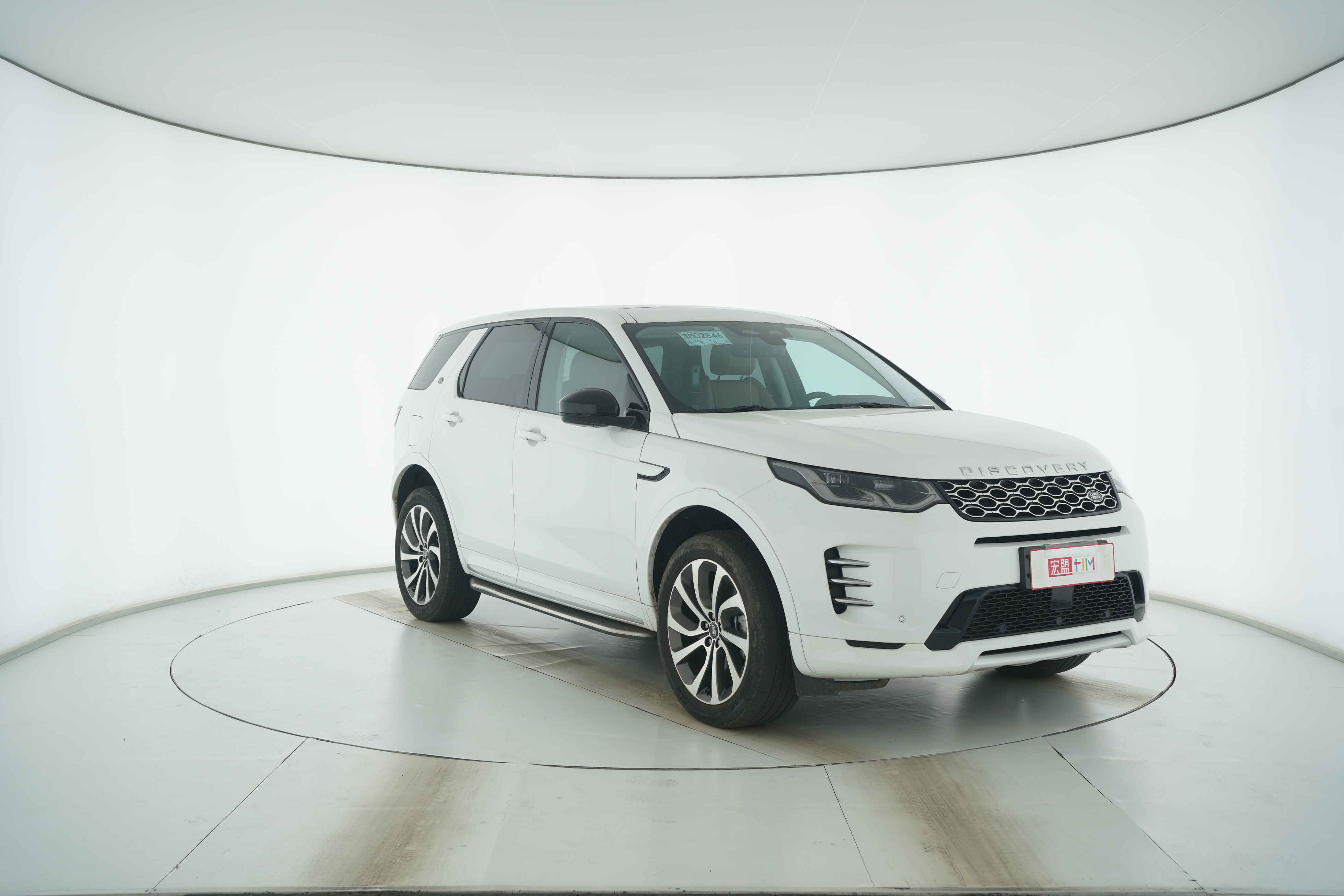 Land Rover Discover the Sport version of plug-in Hybrid 2023 — фото 2