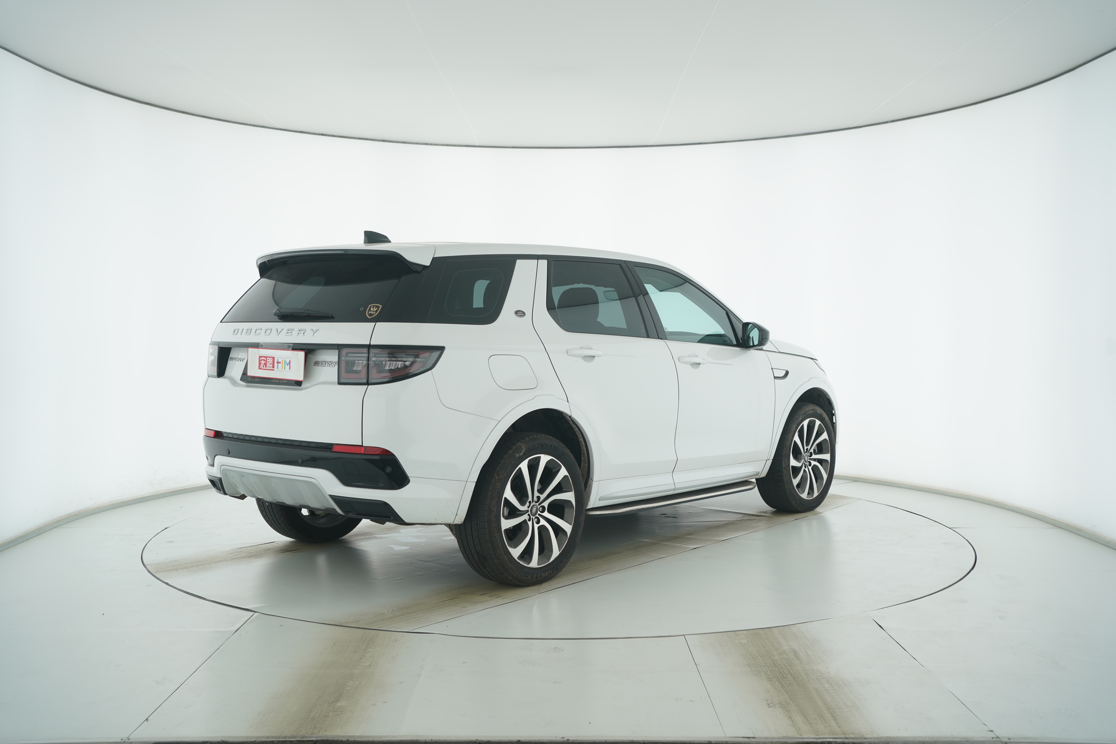 Land Rover Discover the Sport version of plug-in Hybrid 2023 — фото 4