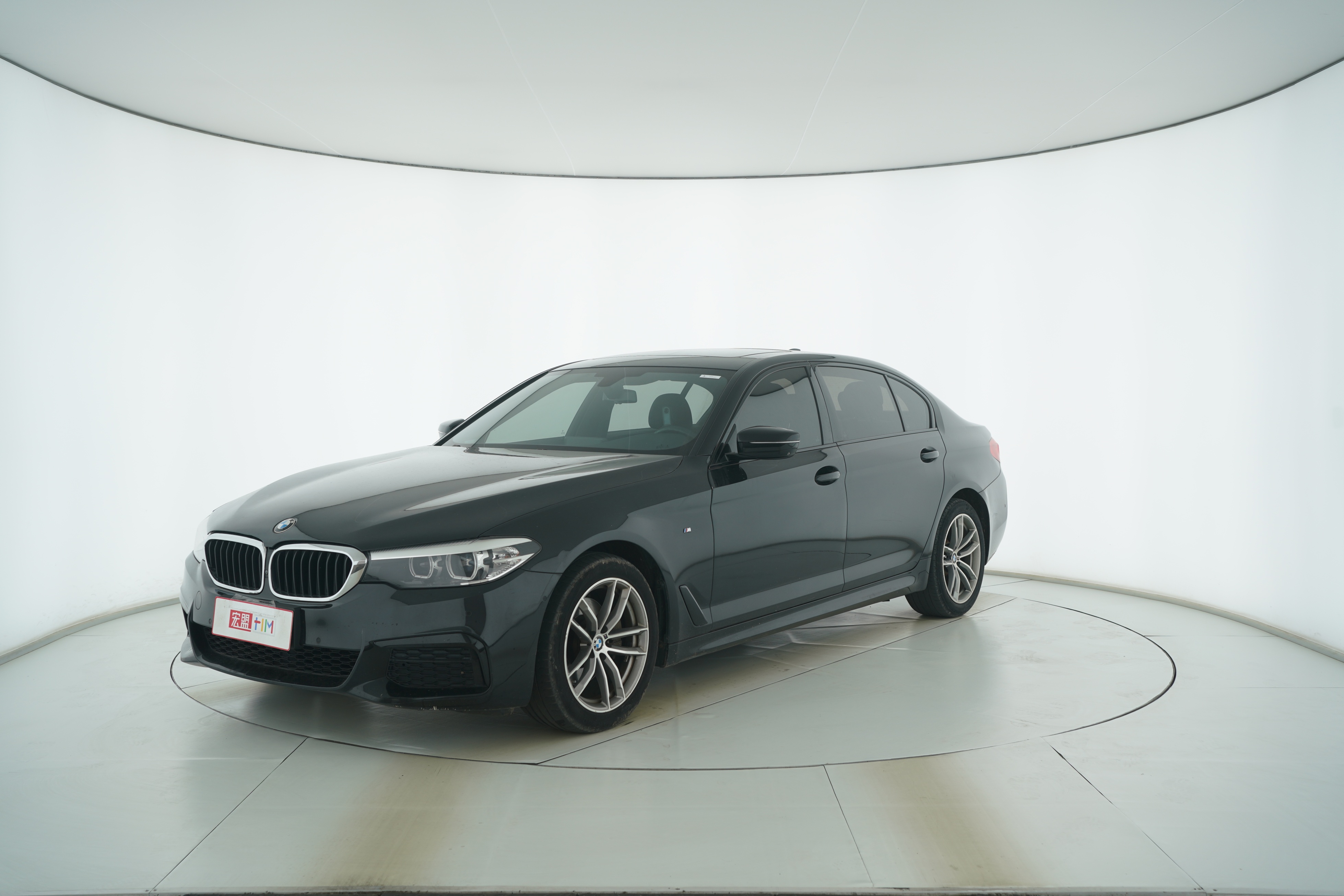 BMW 5 Series 2019 — фото 1
