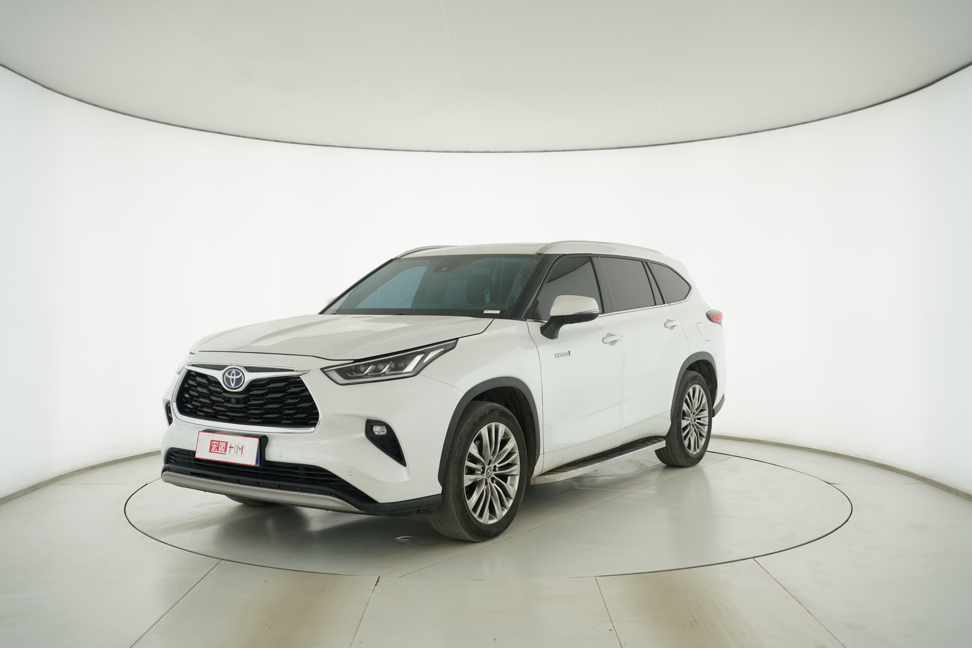 Toyota Highlander 2022 — фото 1