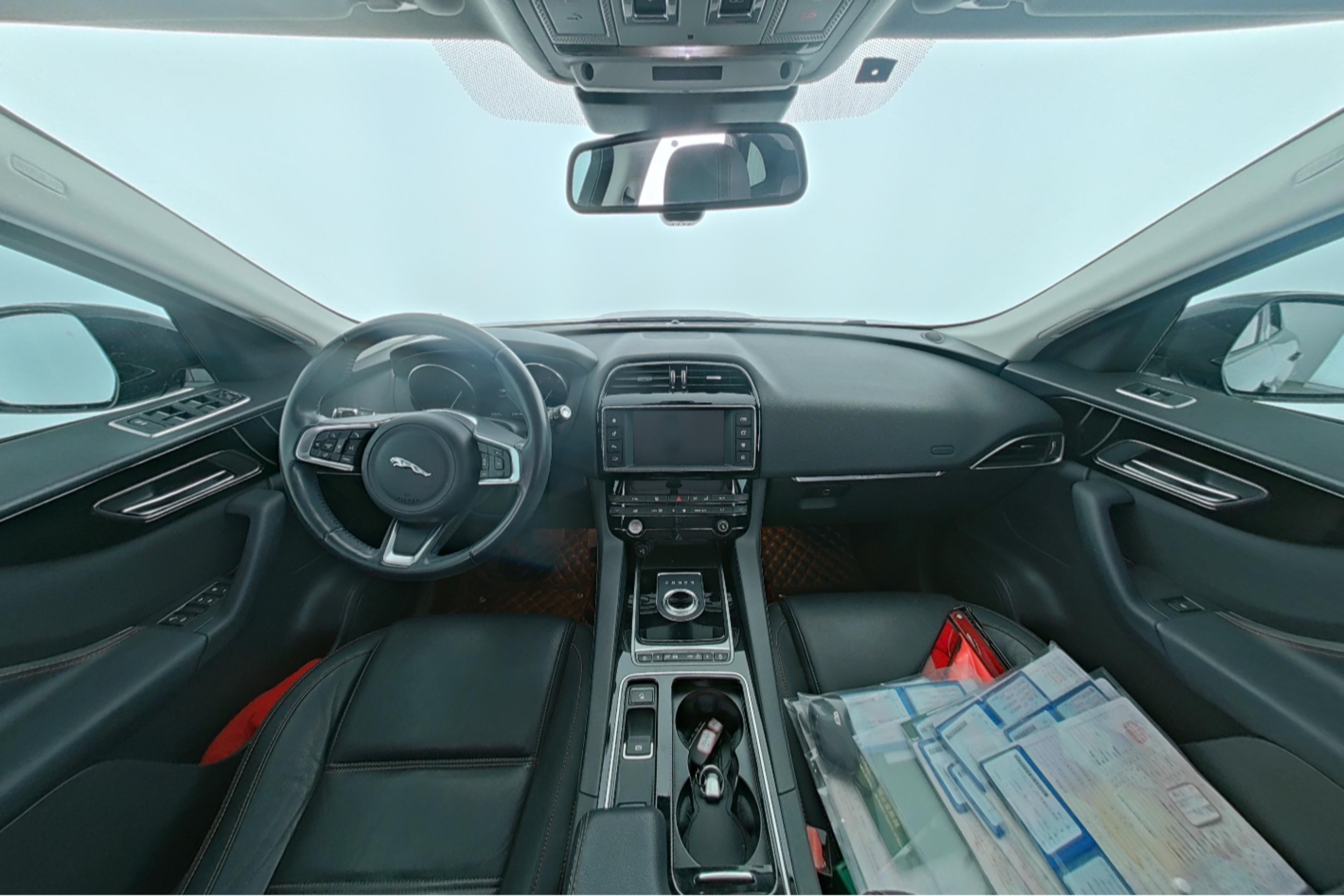 Jaguar F-PACE 2018 — фото 9