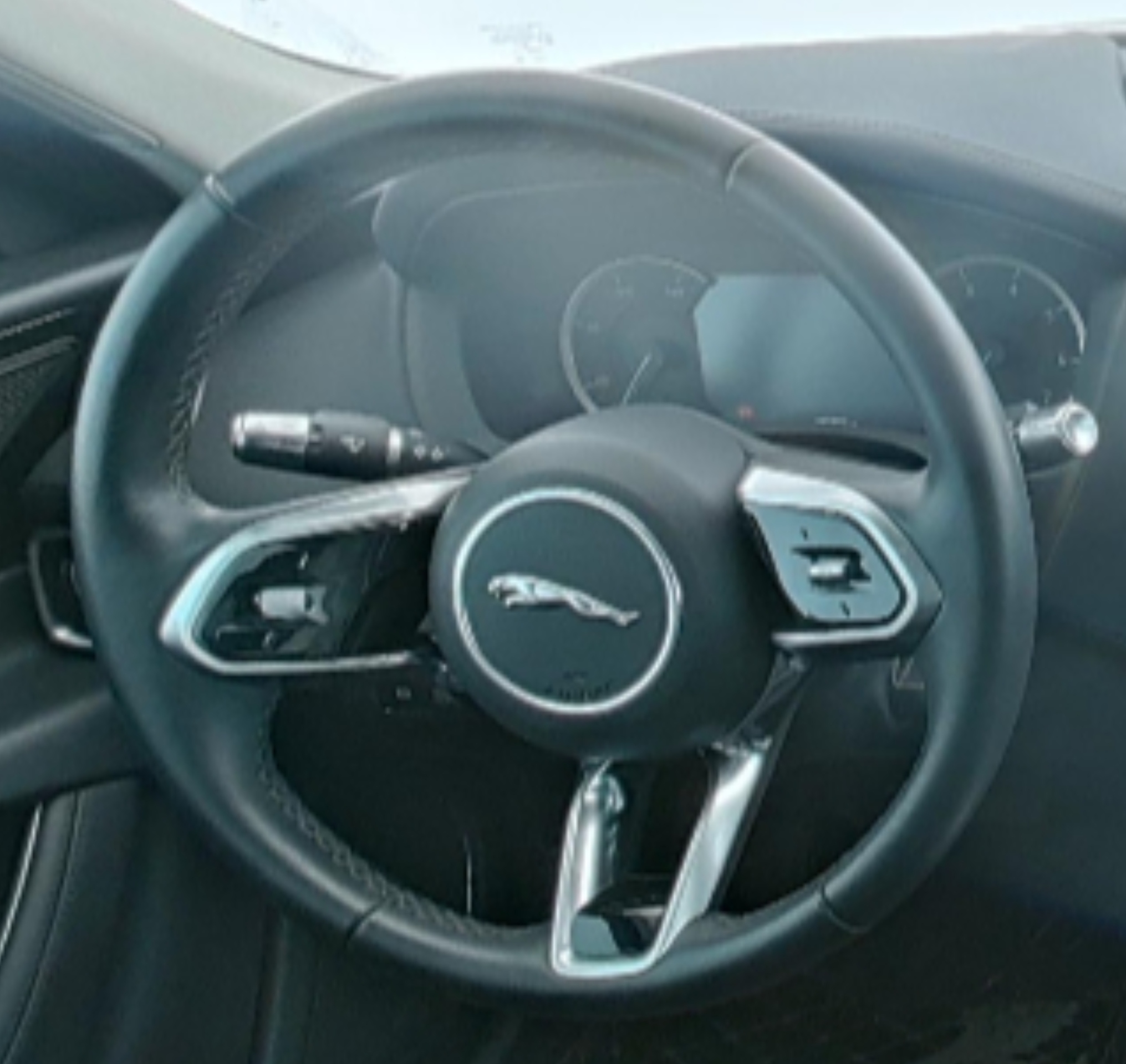 Jaguar XEL 2020 — фото 10