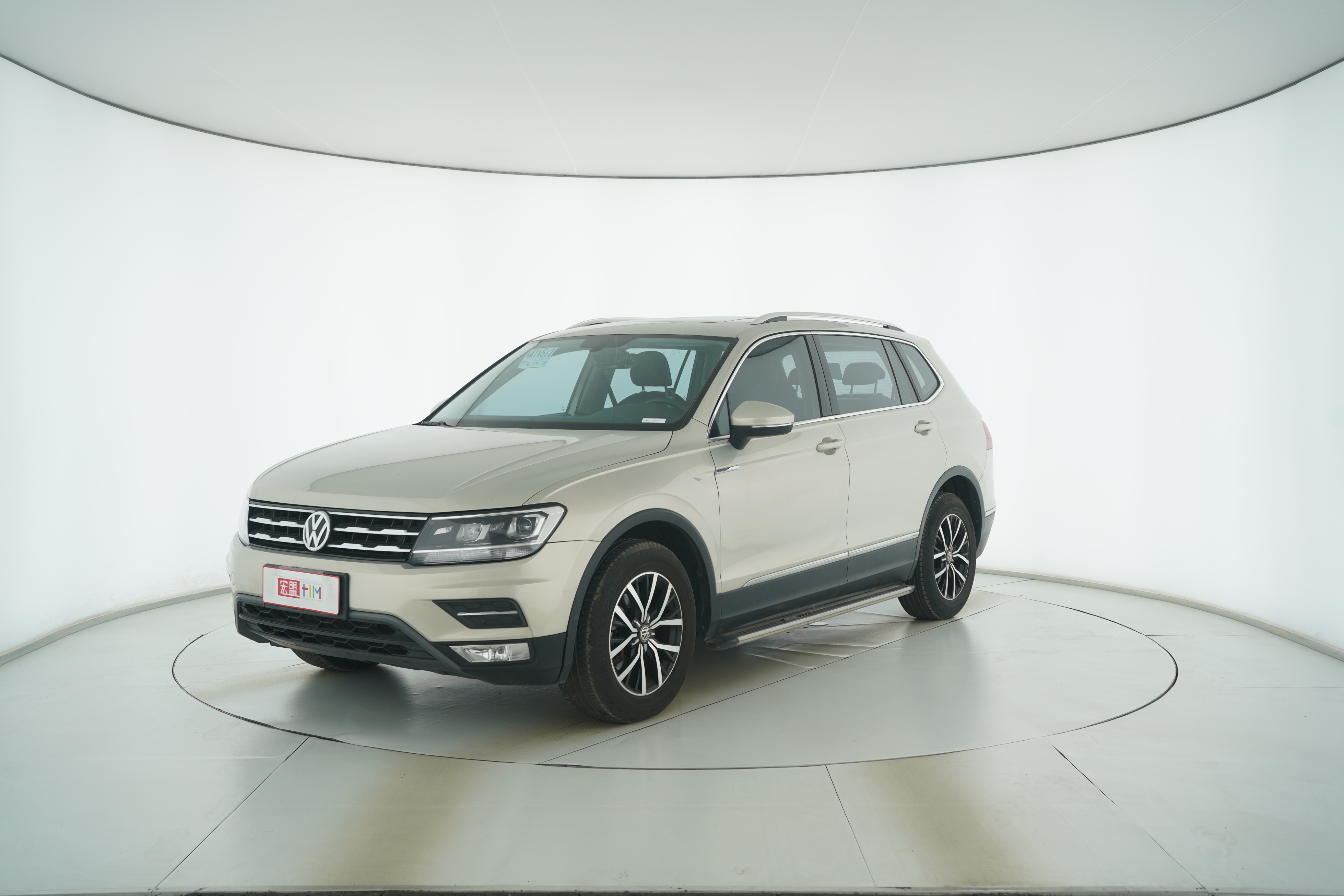 Volkswagen Tiguan L 2017 — фото 1