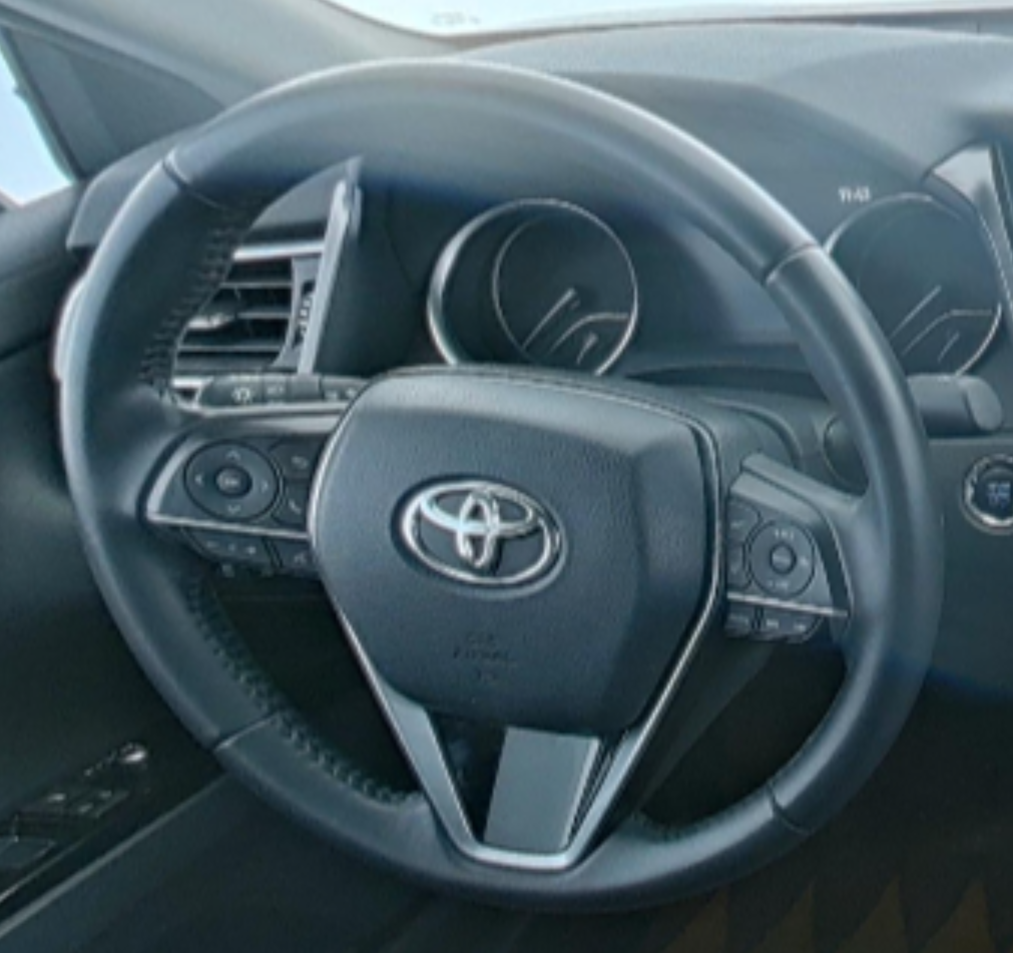 Toyota Camry 2021 — фото 10