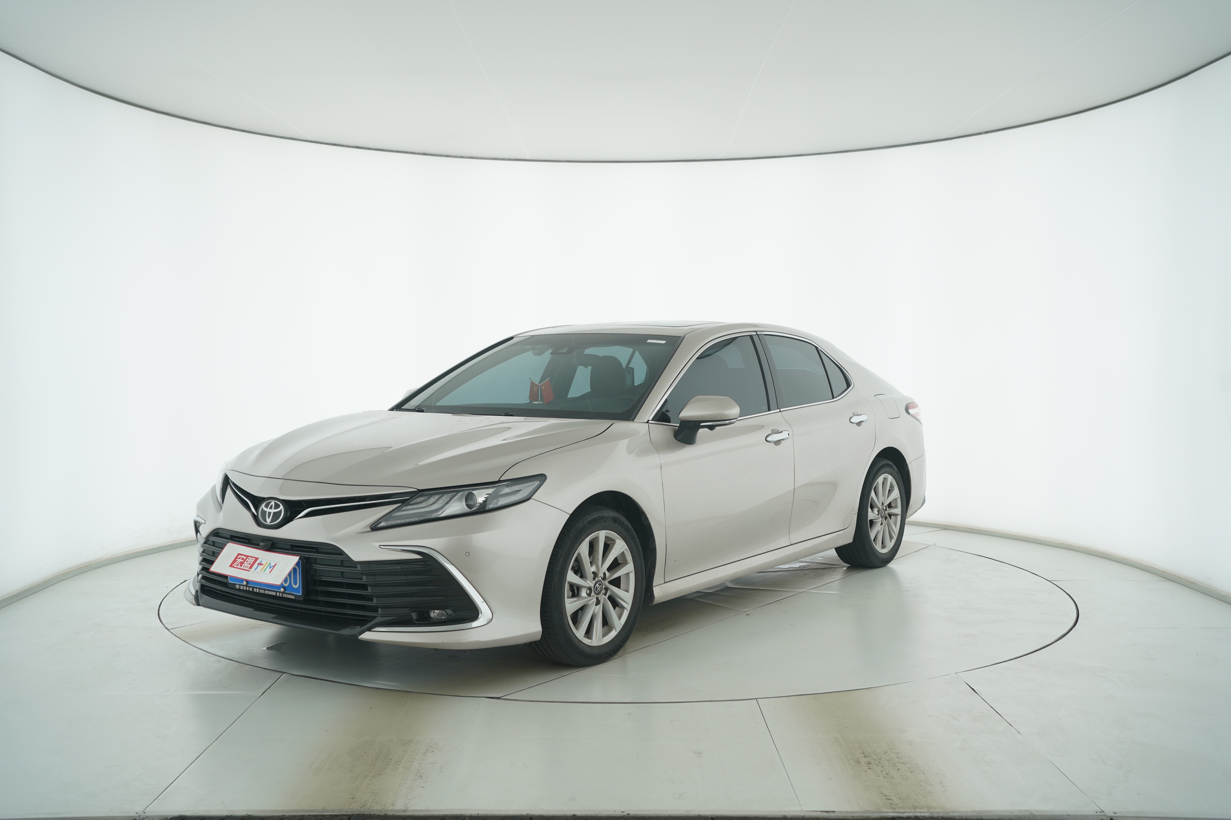 Toyota Camry 2021 — фото 1