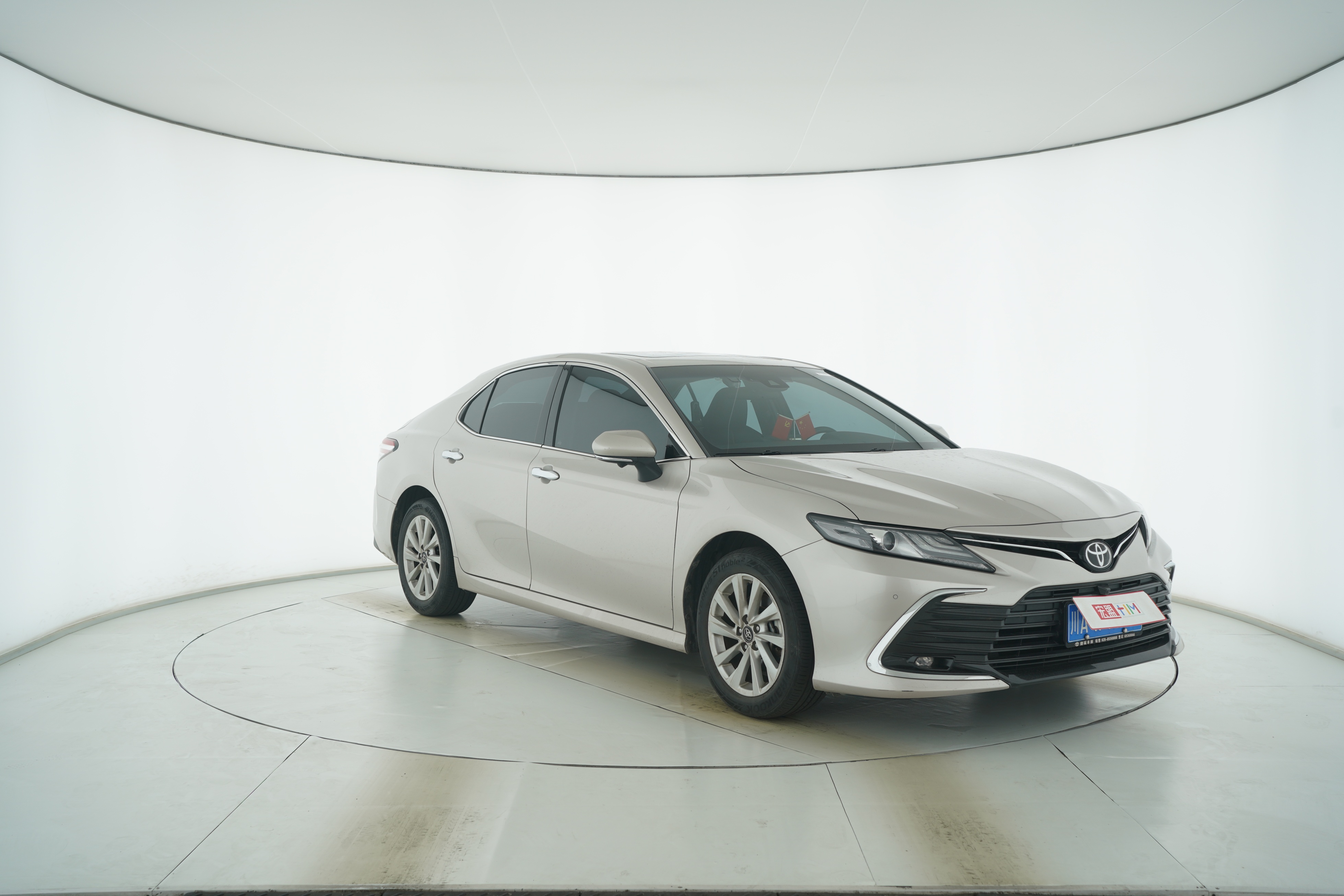 Toyota Camry 2021 — фото 2