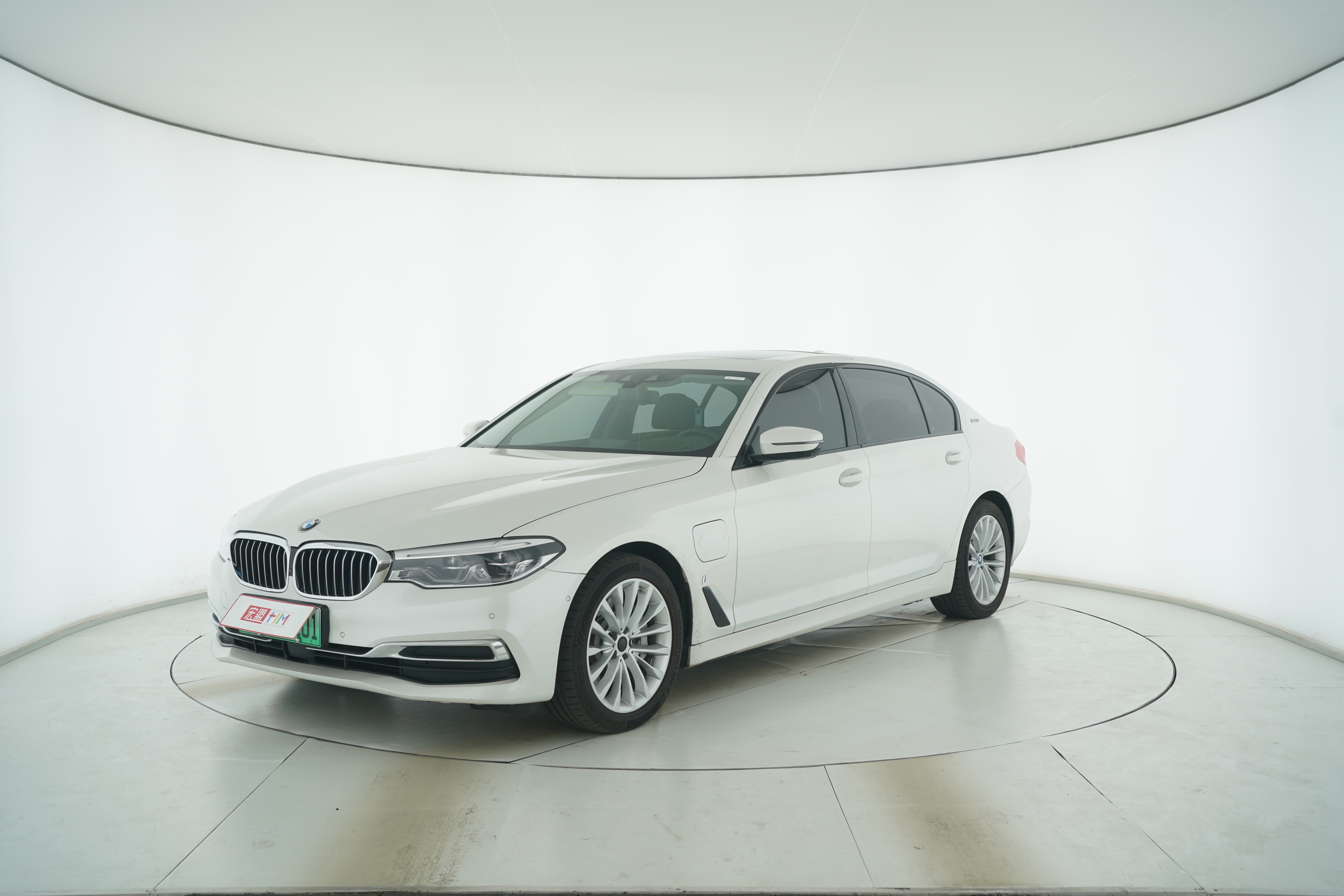 BMW 5 Series Hybrid 2019 — фото 1