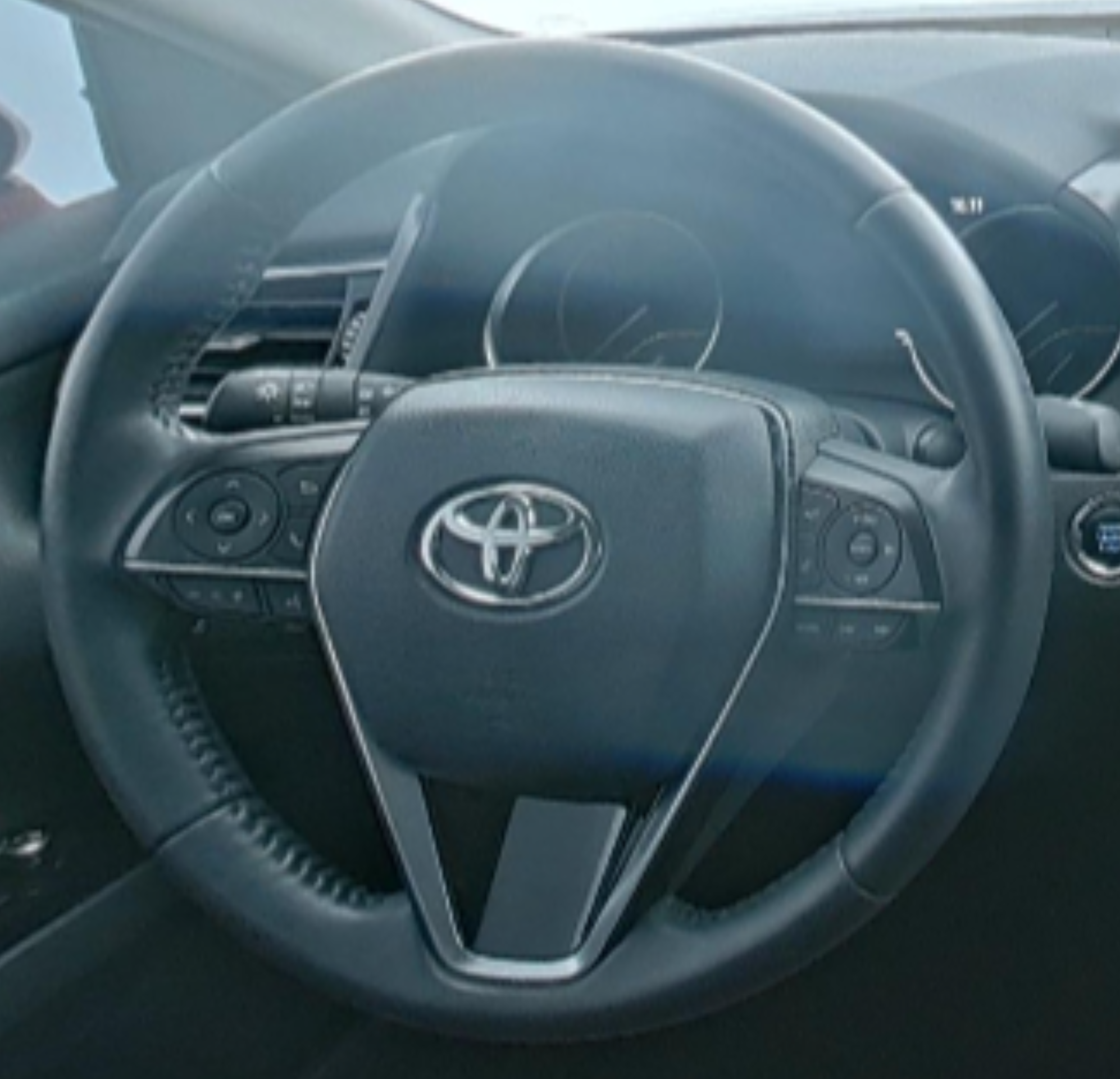 Toyota Camry 2023 — фото 10